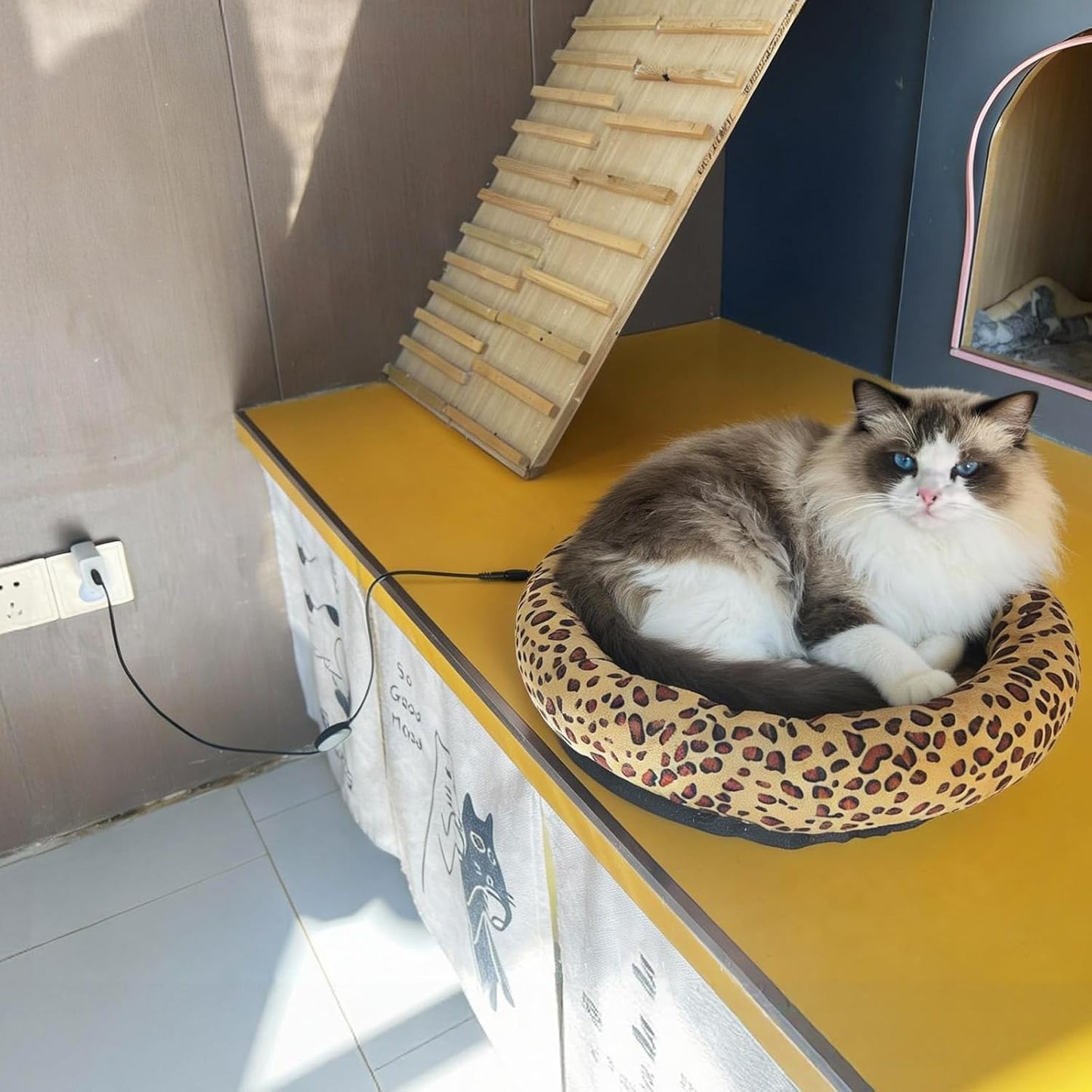 USB Heating Bed for Cats & Small Dogs - 5V Safe Heated Pad with 3-Temp Control, Washable, Indoor/Outdoor Pet Warming Bed Powered by Power Bank Battery/Car/Wall (Leopard)