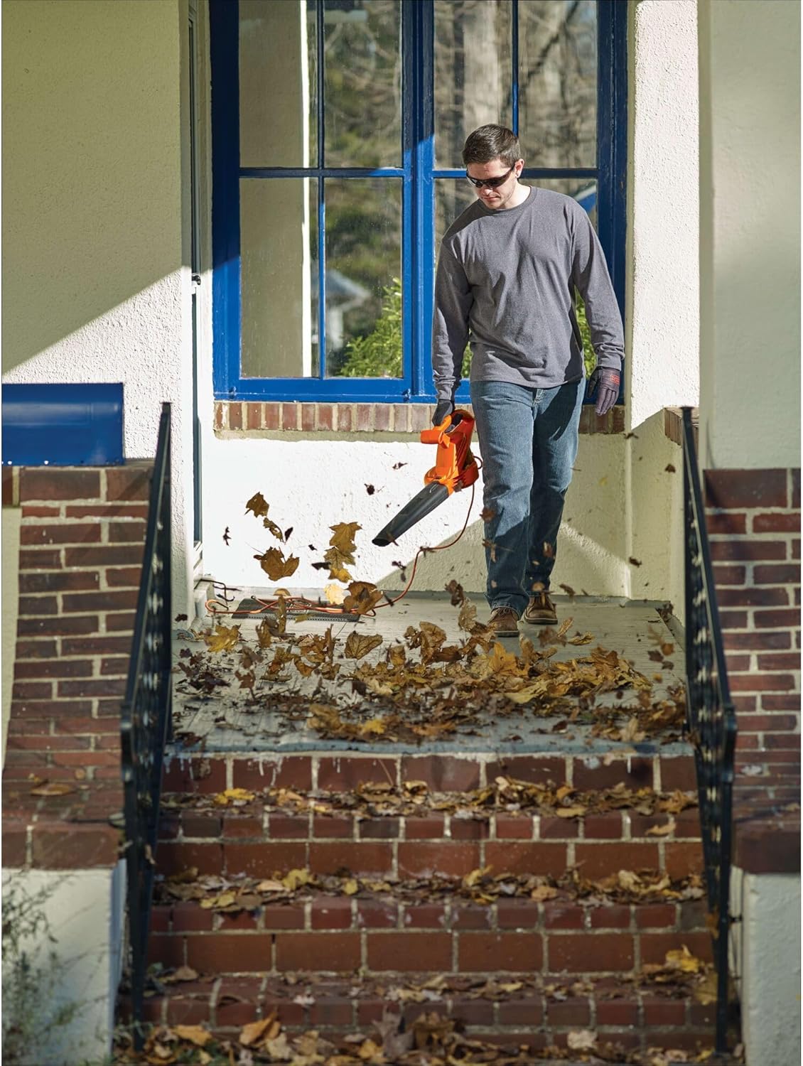 BLACK+DECKER Electric Leaf Blower, Handheld Blowers for Lawn Care, Lightweight, 180 MPH 180 CFM, 7-Amp, Corded (LB700)