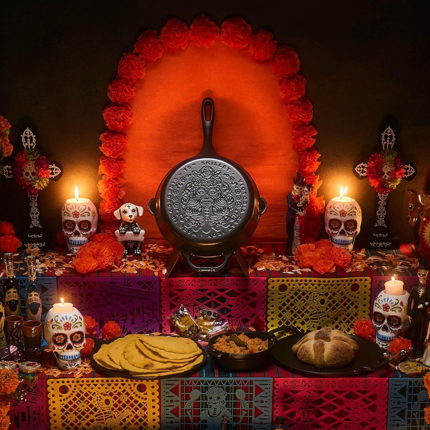 Victoria 10-Inch Day of the Dead La Catrina Cast Iron Skillet, Dia de los Muertos Seasoned Cast Iron Frying Pan with Long Handle, Made in Colombia