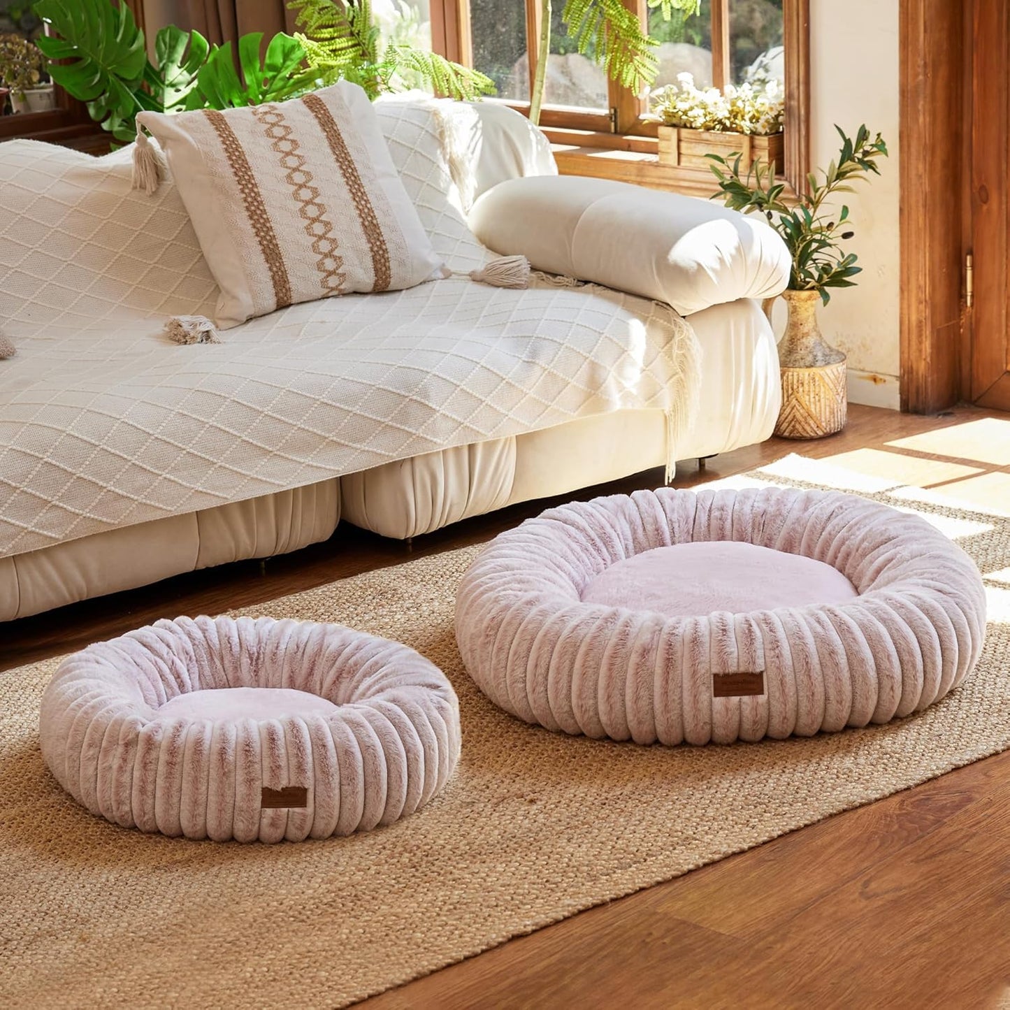 FUKUMARU Dog Bed, Gradient Color Donut Dog Beds for Medium Dogs, 30 inches Calming Orthopedic Dog Beds, Round Pet Bed with Washable Cover,Luxury Comfy Cat Bed for Indoor Cats, Pink
