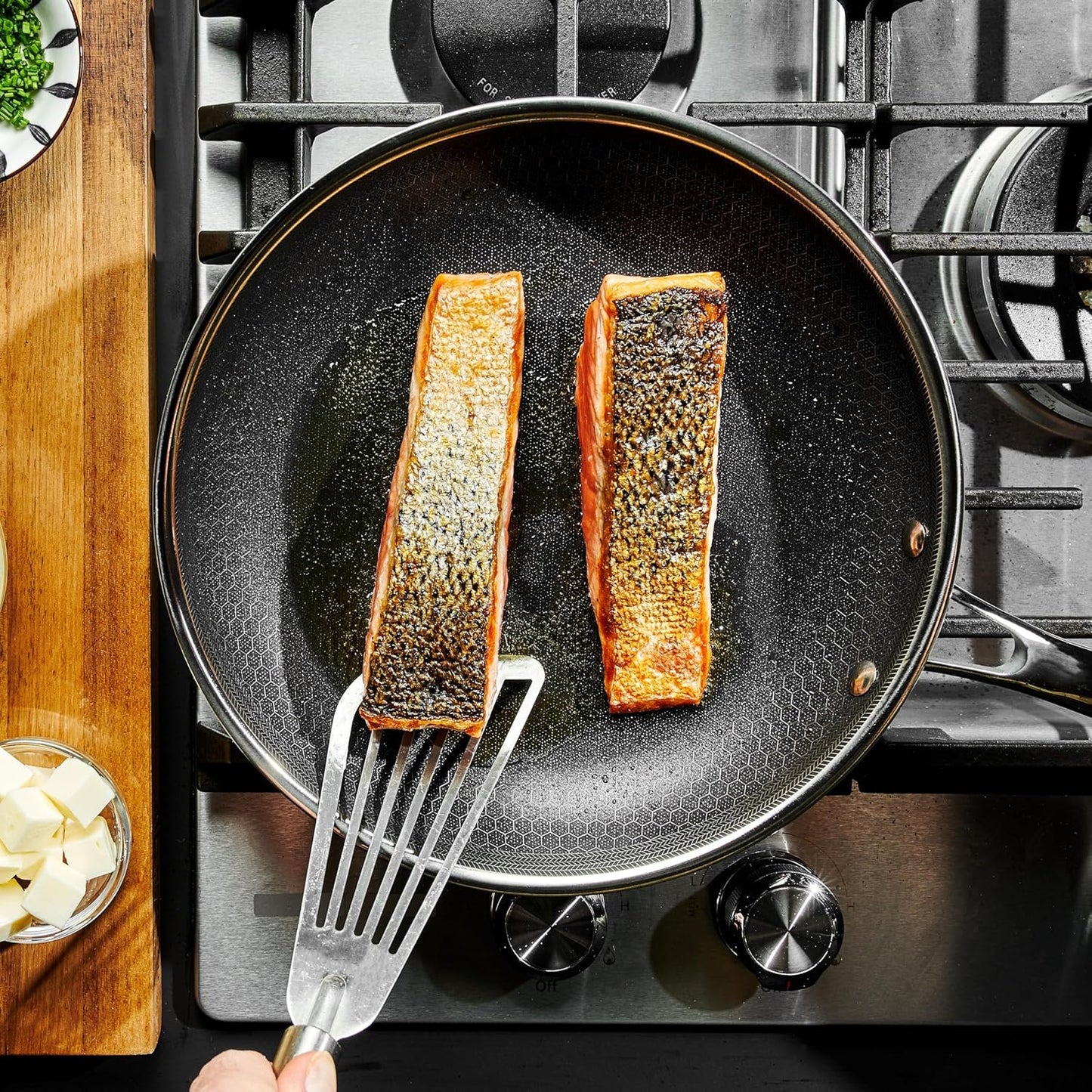 HexClad Hybrid Nonstick 10-Inch Frying Pan with Tempered Glass Lid, Stay-Cool Handle, Dishwasher-Friendly, Oven-Safe Up to 900°F, Induction Ready, Compatible with All Cooktops