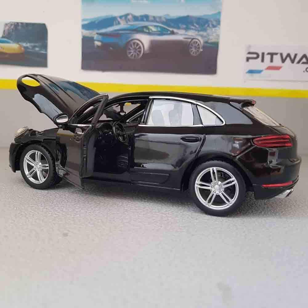 Bburago 1:24 ScalePorsche Macan Diecast Vehicle, Metallic Black