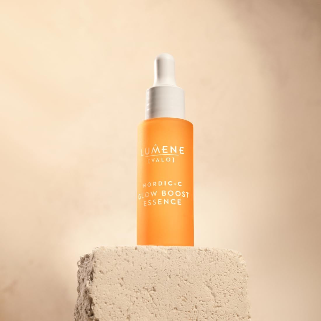 Lumene Nordic-C [Valo] Glow Boost Essence Serum for Face, Glow Up Vitamin C Serum with Hyaluronic Acid and Antioxidants, Enhancing Skin Hydration, 1 fl oz
