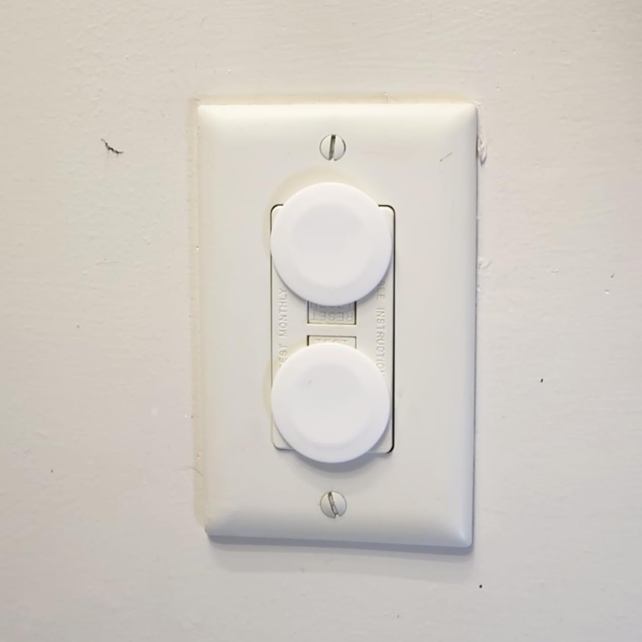 Vmaisi 62 Pieces Outlet Covers ChildProof Plug Protector - Baby Proofing Electrical Safety Outlet Plugs