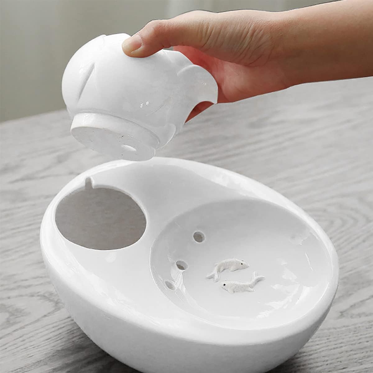 Ceramic Pet Cat Fountain Dog Drinking Fountain USB Electric Ceramic Pets Water Dispenser Automatic Mute Suitable for Cats and Dogs Filtered Water Ceramic Design and Easy to Clean (White)
