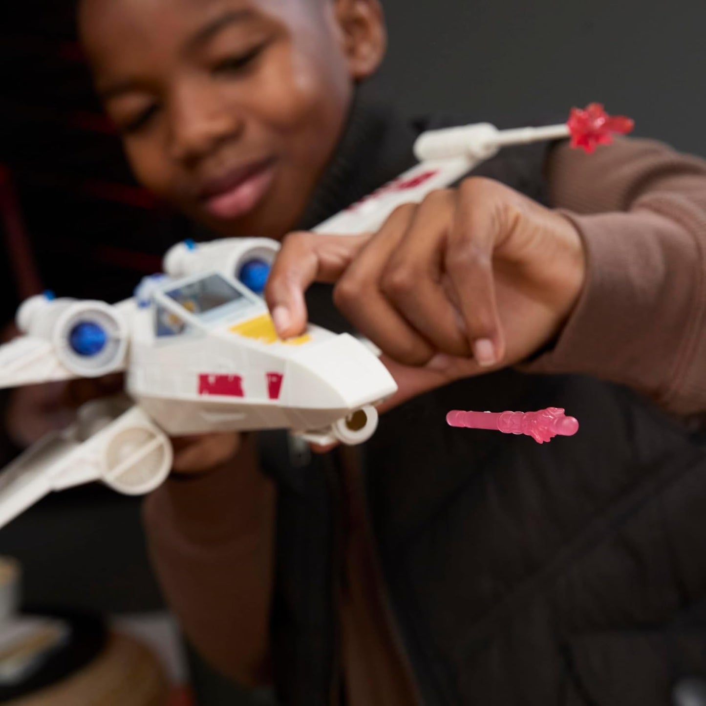 STAR WARS Epic World of Action Luke Skywalker's Force Strike X-Wing, 4-Inch Scale Action Figure & Vehicle, Toys for Boys & Girls Ages 4+