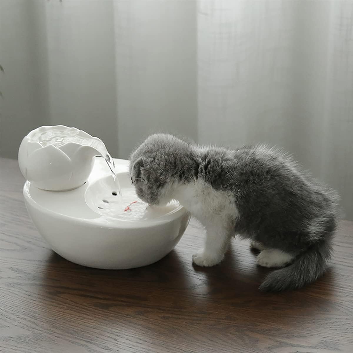 Ceramic Pet Cat Fountain Dog Drinking Fountain USB Electric Ceramic Pets Water Dispenser Automatic Mute Suitable for Cats and Dogs Filtered Water Ceramic Design and Easy to Clean (White)