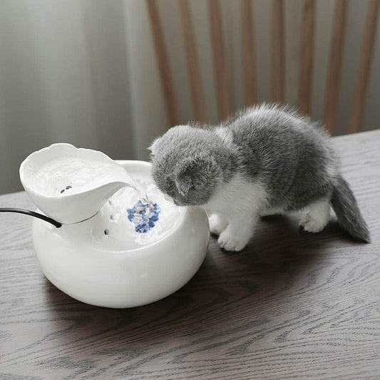 Fountain Cat Drinking Fountain, Automatic 1.5L Ceramic Pet Water Dispenser with Filters for Cats and Dogs, Rabbits Pet Water Dispenser (Color : White)