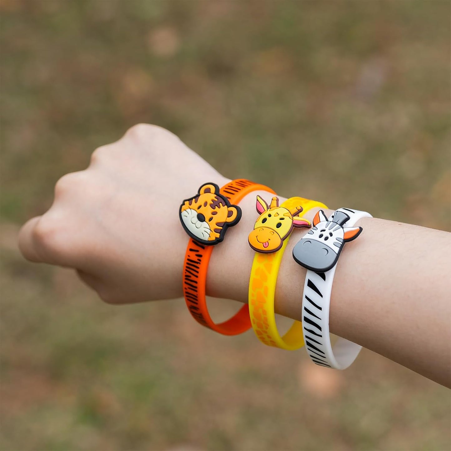Jungle Safari Party Favors 30 Pcs Wild Animals Slap Bracelets and Rubber Wristband for Kids Birthday Gifts, Wild Theme Party favors for Kids Birthday Party Jungle Safari Party Supplies