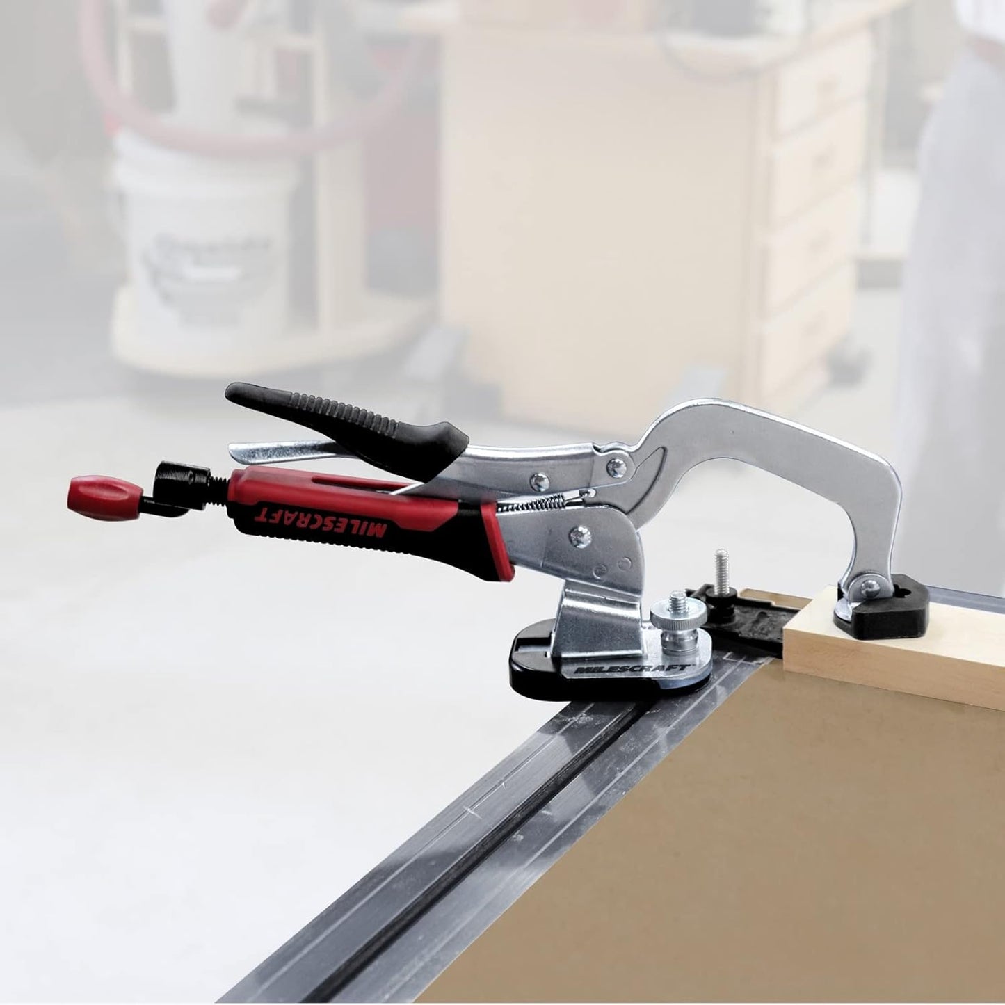 Milescraft 4023 Track Master – Universal T-Track Clamping System. Fits any T-Track. Contains Clamping Base with 1/4in-20, 13x20mm, 23x30mm, 30x35mm T-Track Connectors and Hardware. 3in Clamp Included