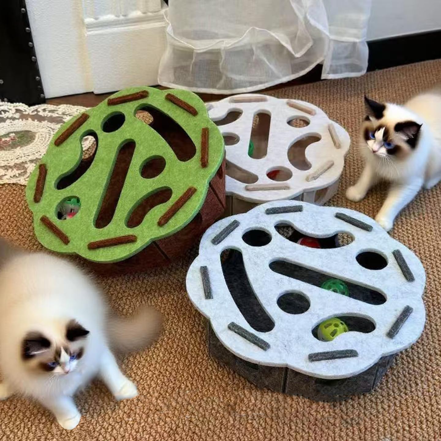 Interactive Cat Toy Box with 3 Jingle Balls – Felt Puzzle Feeder Maze for Cats, Educational Slow Feeder Toy, Indoor Cat Entertainment, 30cm Round Smart Cat Play Box (Camel White)