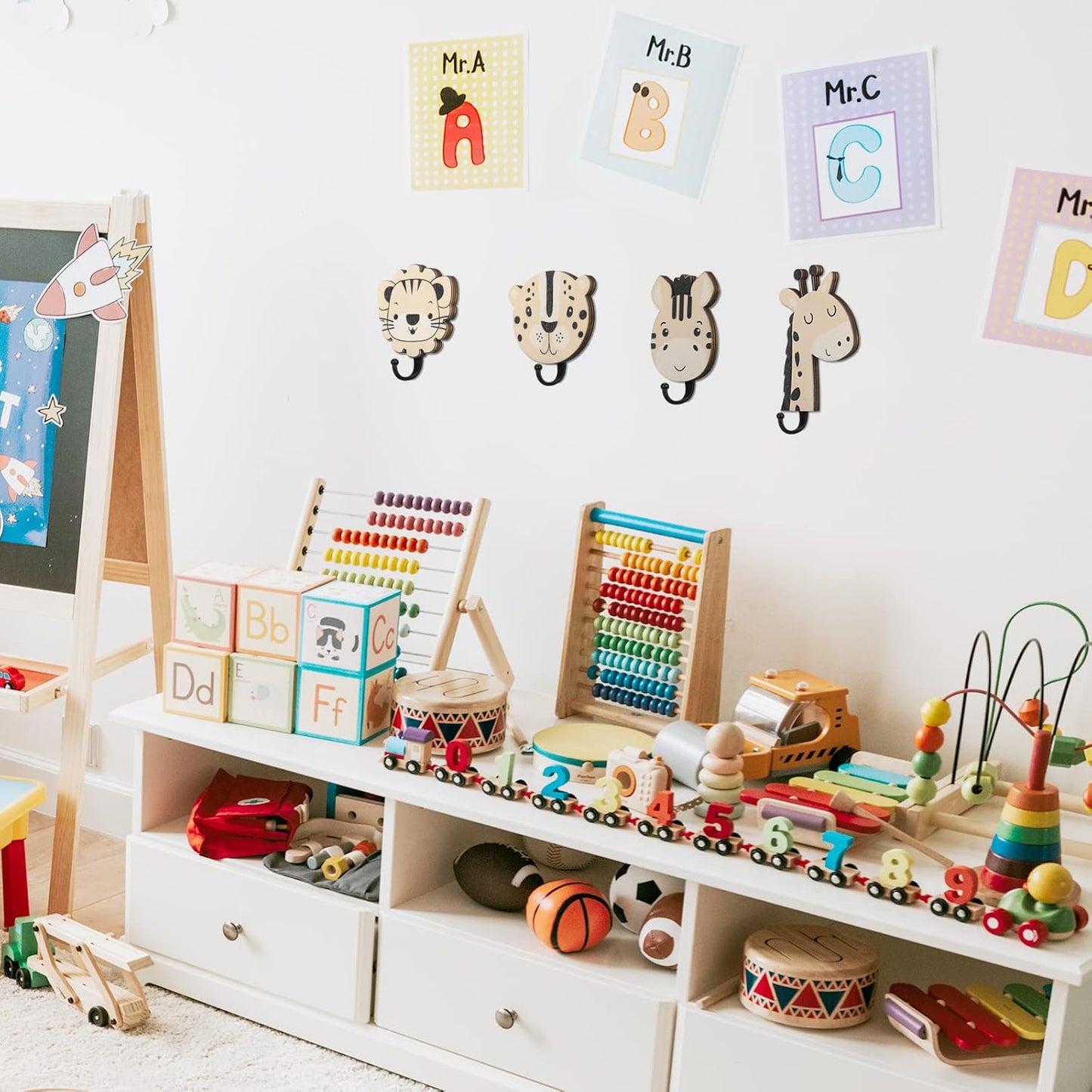 Qunclay 4 Pcs Safari Animal Wall Hooks for Kids, Wooden Jungle Baby Safari Nursery Decor Hooks, Cute Lion Zebra Giraffe Hanger for Childs Nursery Bathroom Bedroom Home Decor