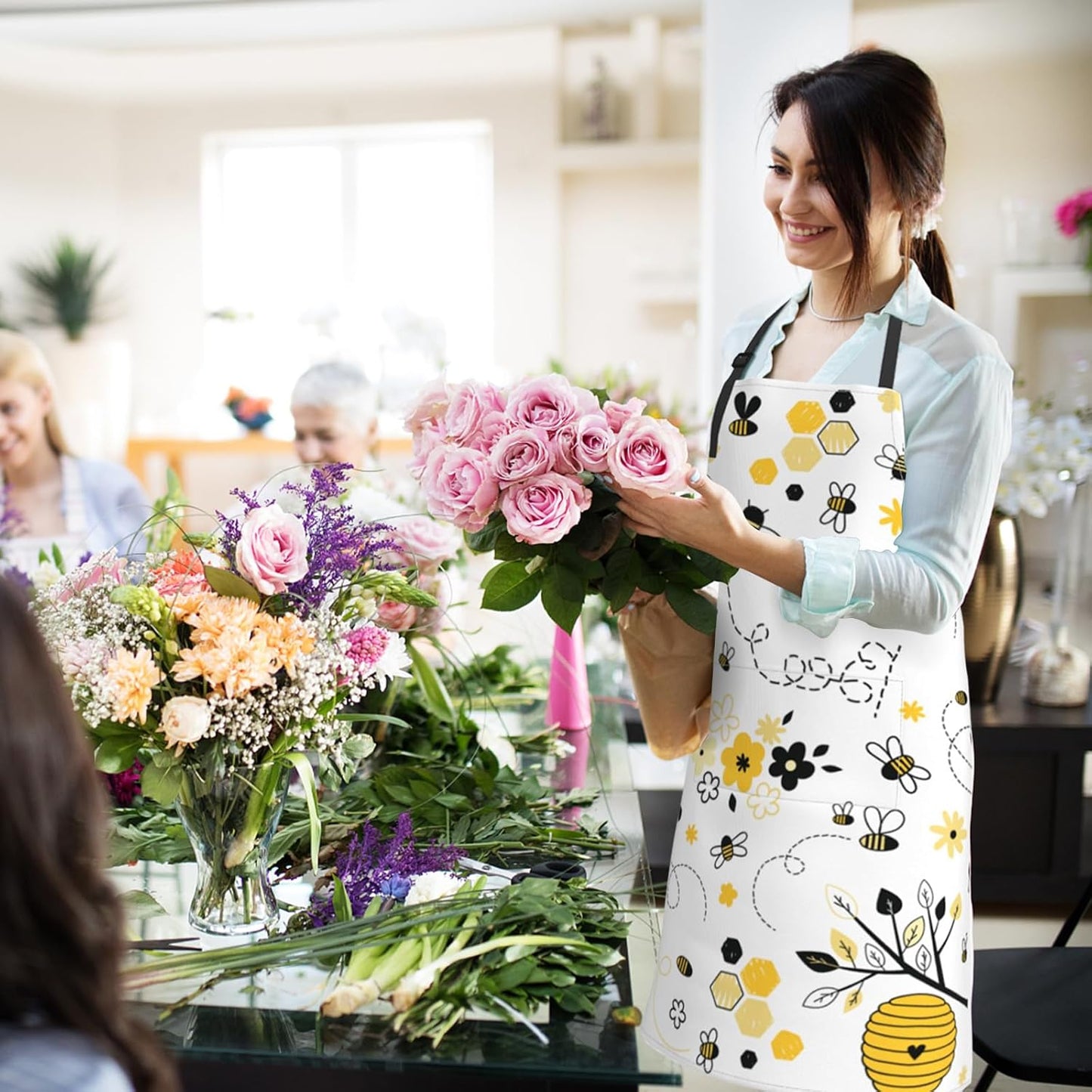 Bee Aprons for Women with 2 Pockets, Adjustable Waterproof Cute Kitchen Apron for Cooking Baking Dishwashing, BBQ, Gardening, Spring Easter Decor, Gifts for Mom Wife, Women