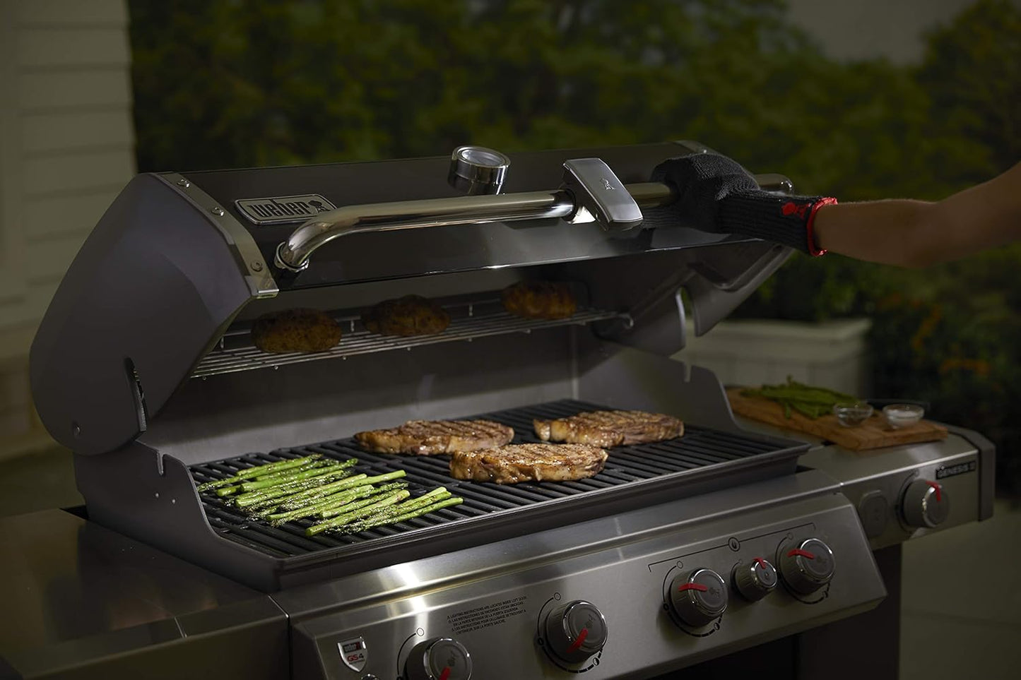 Weber Handle Grill ’N Go Light – LED Grill Light for Cooking with Motion Sensor, Detachable Handle‑Mounted Illumination for Genesis, Spirit & Summit Gas Grills