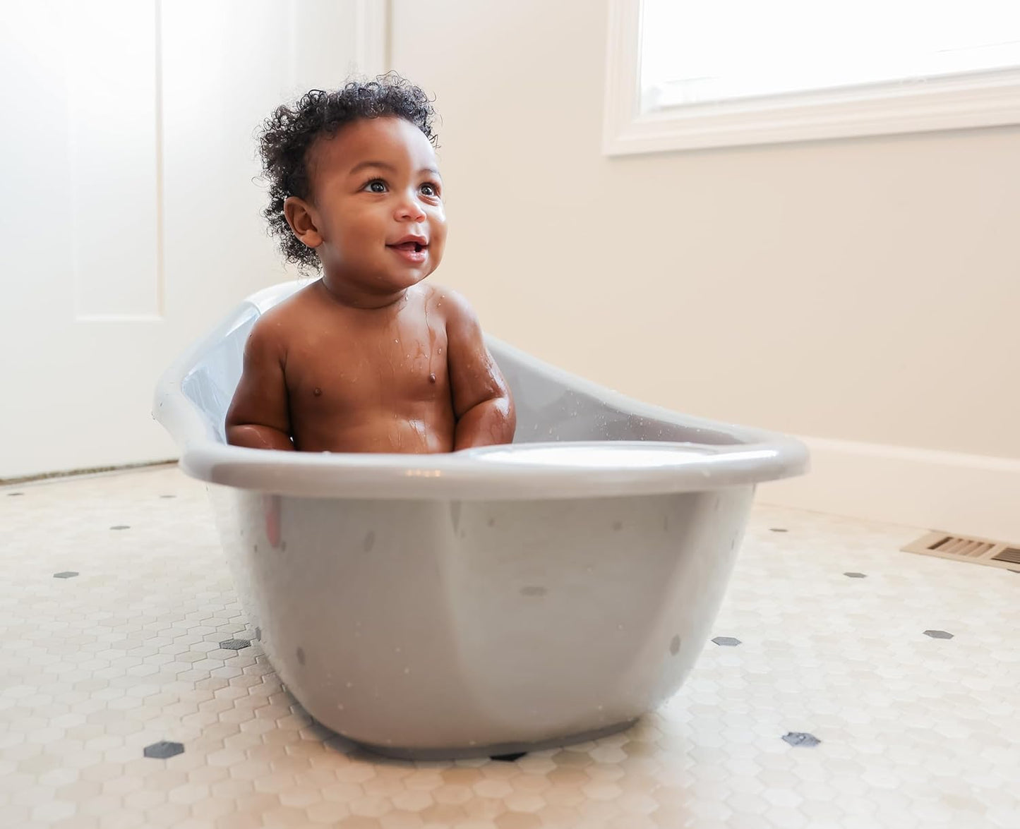 Regalo Baby Basics Infant Bath Tub, Includes Air Mesh Sling, Adjustable As Your Baby Grows, Drying Hook for Easy Clean