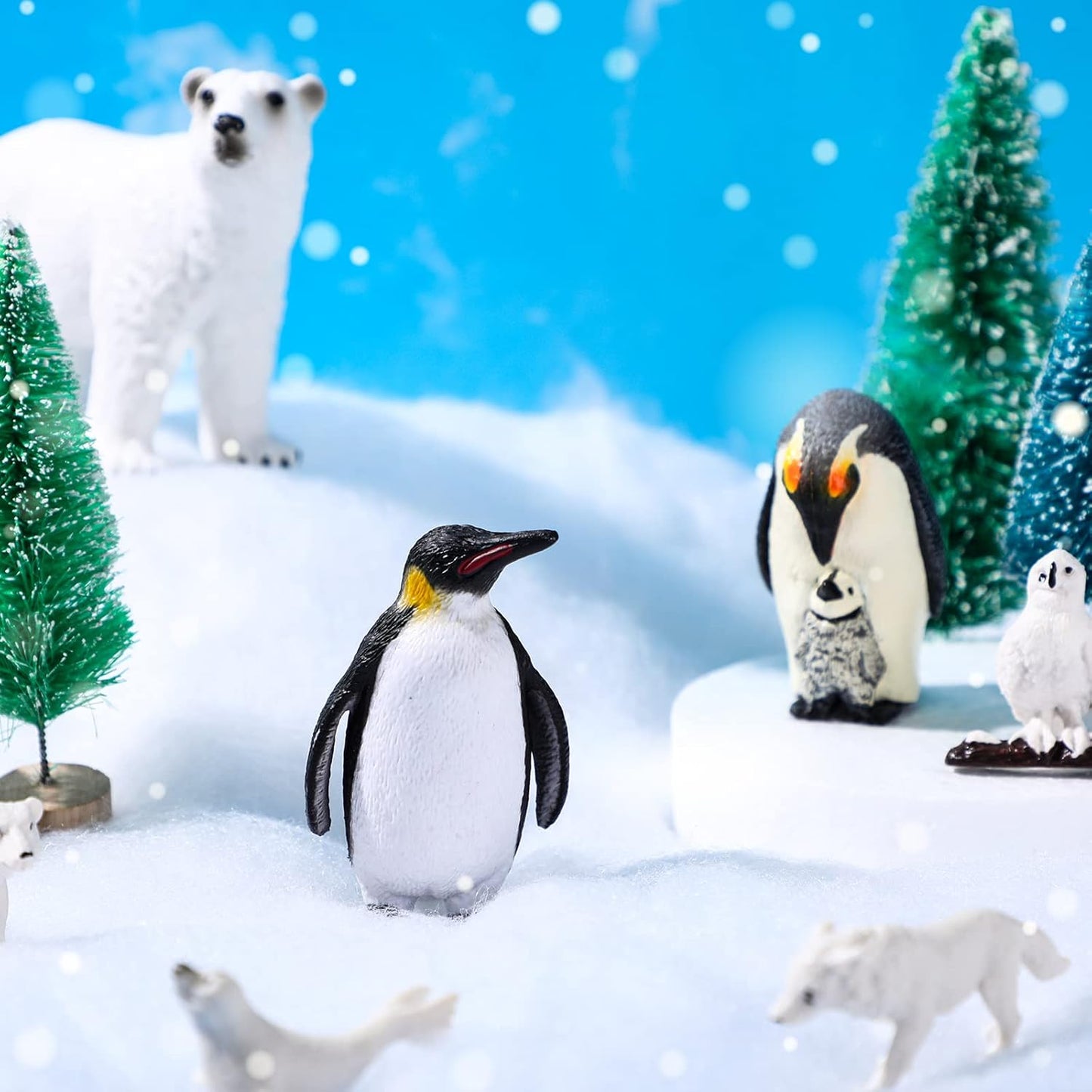 19 Pcs Arctic Animals Figurines Set Polar Animal Figurine Polar Bear Penguin Figurines Winter Animal Toy Figures Pine Trees Artic Diorama Supplies for School Project Sensory Bin Filler DIY Craft Gifts
