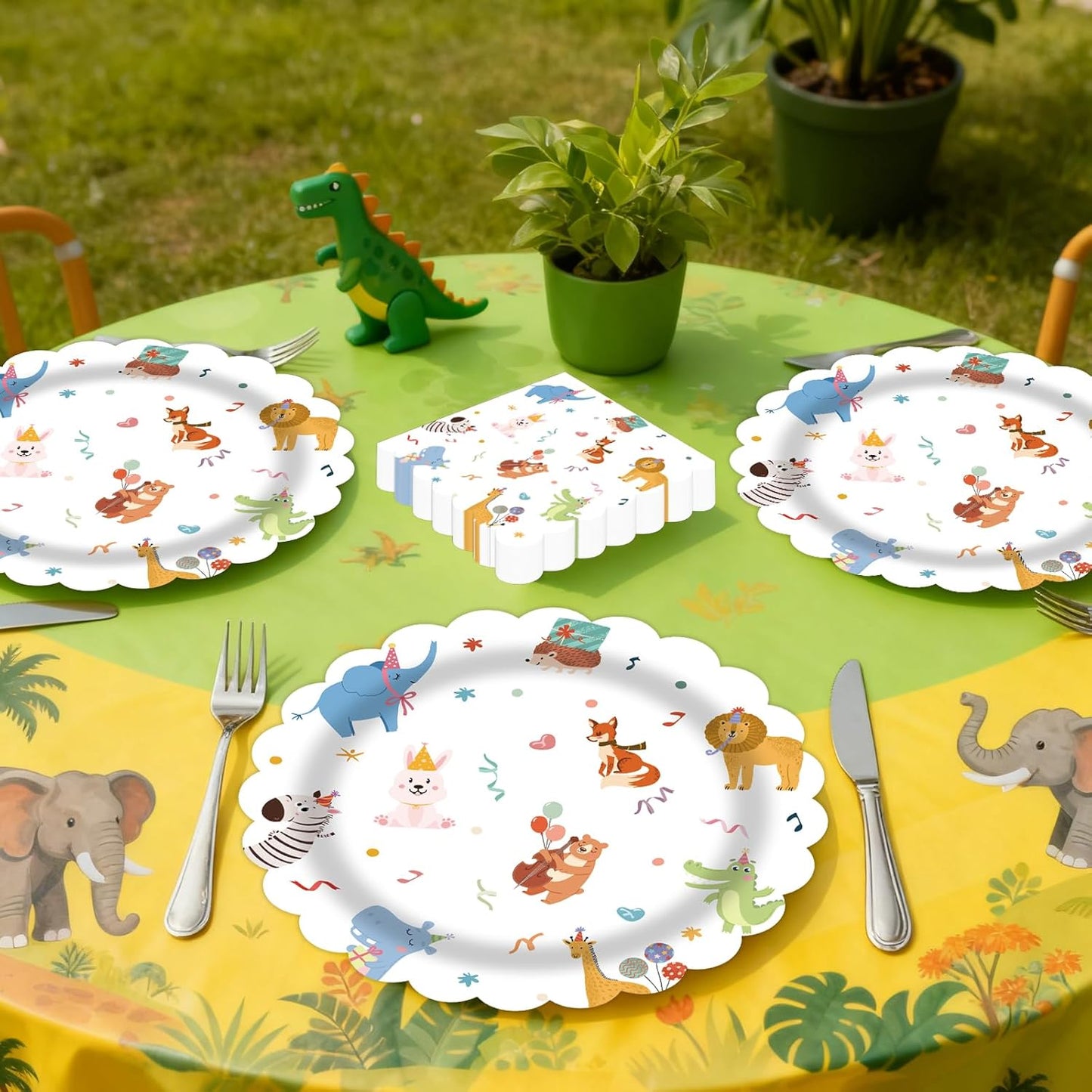 50pcs Animal Parade Paper Plates&Napkins Party Supplies-Scalloped Cute Disposable Animal Tableware White Birthday Dinner Plates for Kids Animal Zoo Birthday Baby Shower Party Celebrations Serves 25