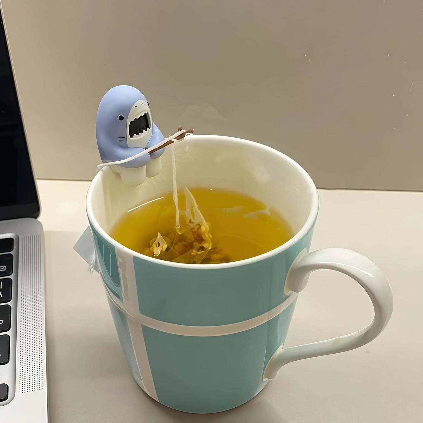 Creative Shark Shape Tea Infuser, Loose Leaf Tea Strainer, Funny Animal Shaped Tea Filters Gift for Tea Drinkers Shark Accessories Tea Lovers Accessory