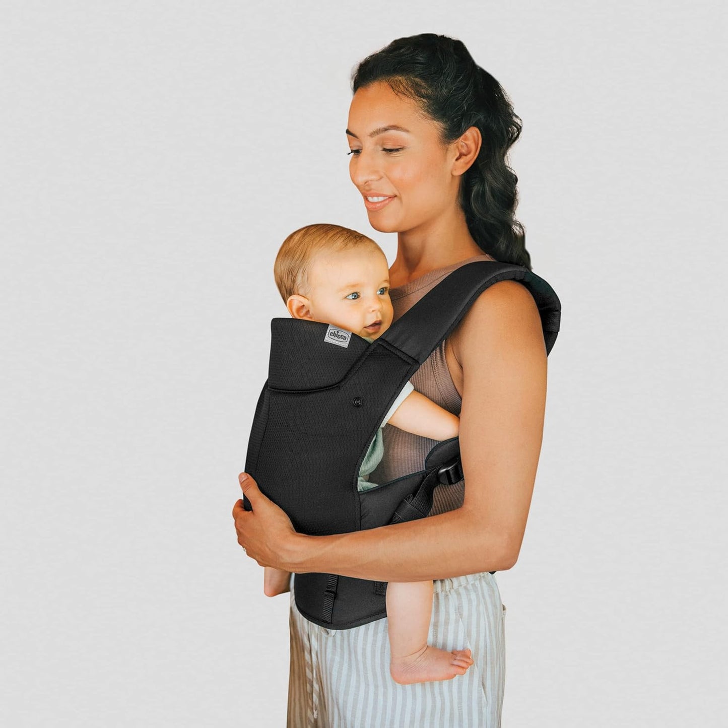 Chicco SnugSupport 4-in-1 Infant Carrier, Front and Back Carry Positions, Infant Backpack, Baby Carrier Newborn to Toddler, for Infants 7.5-33 lbs., Black/Black