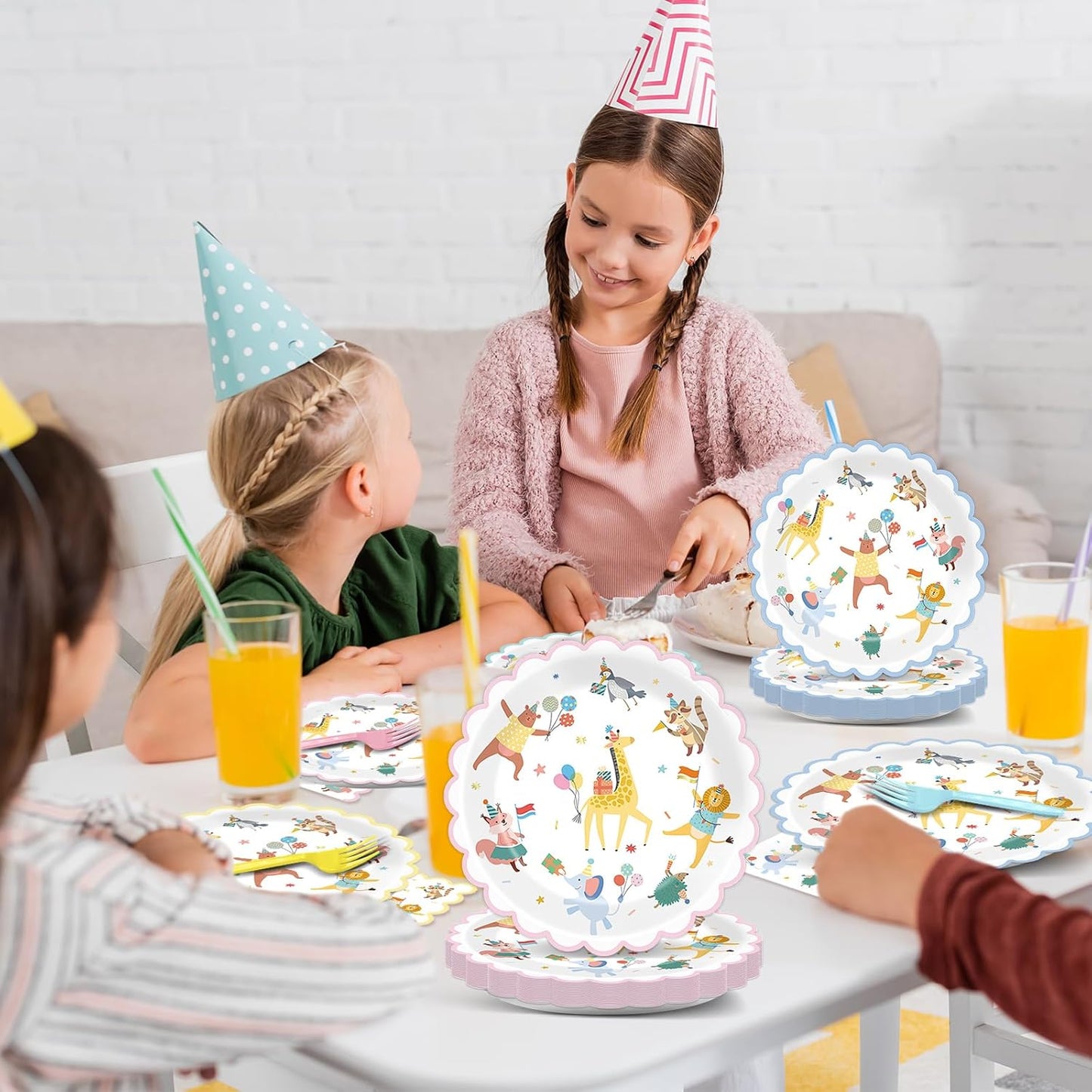 96Pcs Animal Party Supplies Pastel Animal Scalloped Tableware Dinnerware Animals Themed Party Plates and Napkins for Kids Jungle Safari Birthday Baby Shower Parties Decor Serves 24