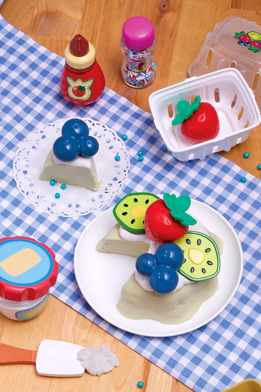 Little Tikes Creative Chefs Bluey Pavlova Kit with 15 Accessories, Pretend Play Cooking Set, for Boys and Girls Ages 3+ Years
