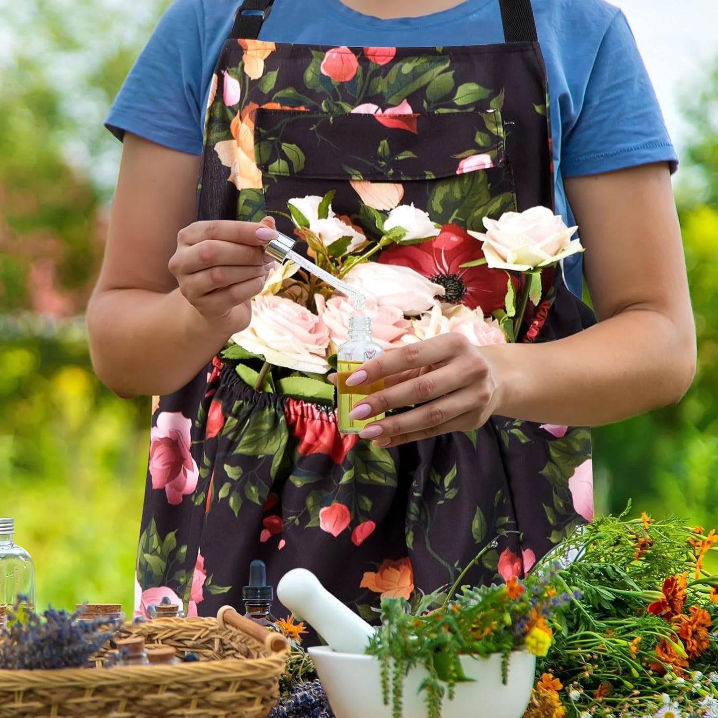 Gardening Apron with Release Pockets, Mother's Day Gifts for Women, Floral Apron for Harvesting Picking Weeding Laundry Work Artist Gardeners Gardening Lovers