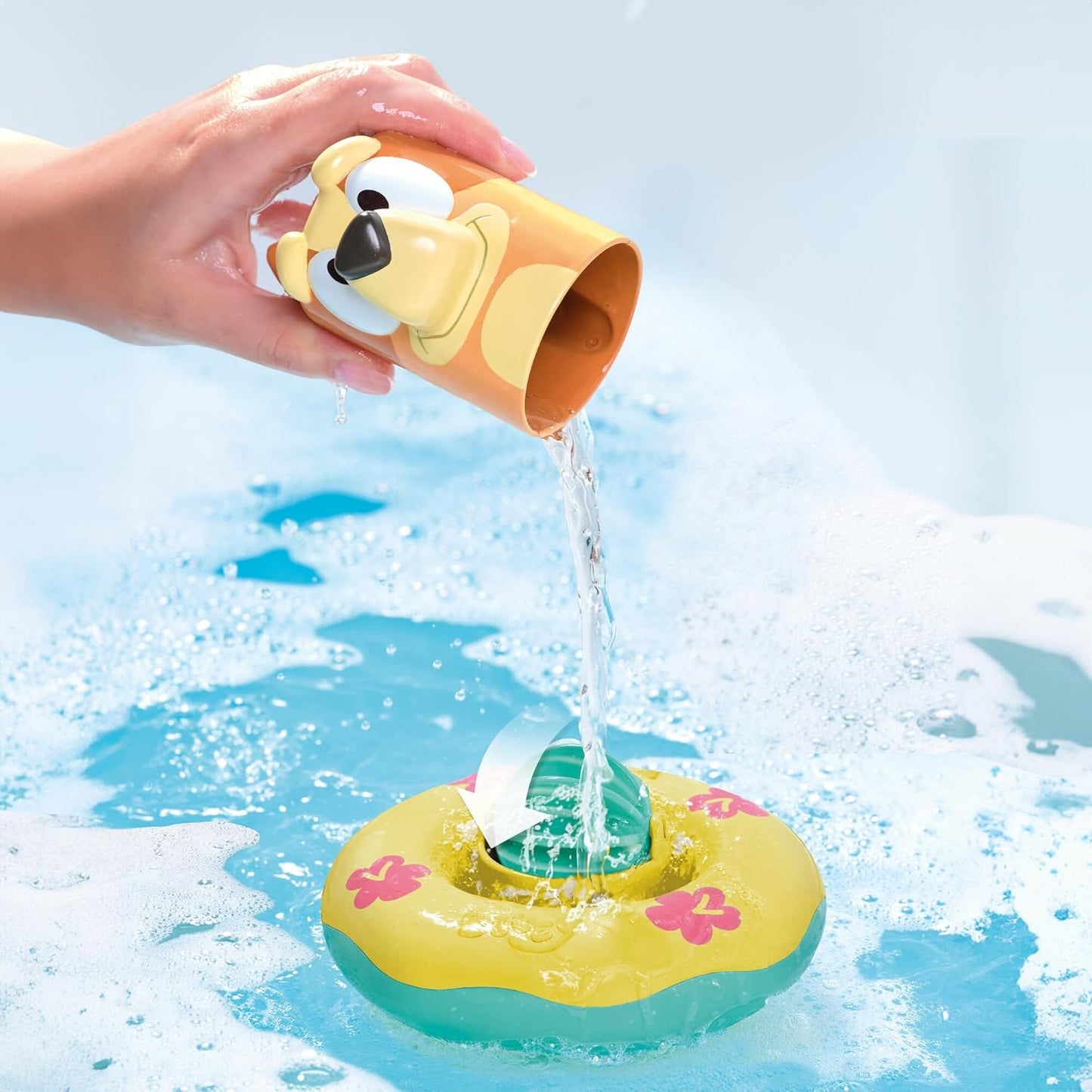 TOMY Toomies Splash & Float Bingo and Bluey Water Toys - 2-in-1 Toddler Bath & Pool Play Set with Pour Cups & Water Wheels - Ages 18 Months+