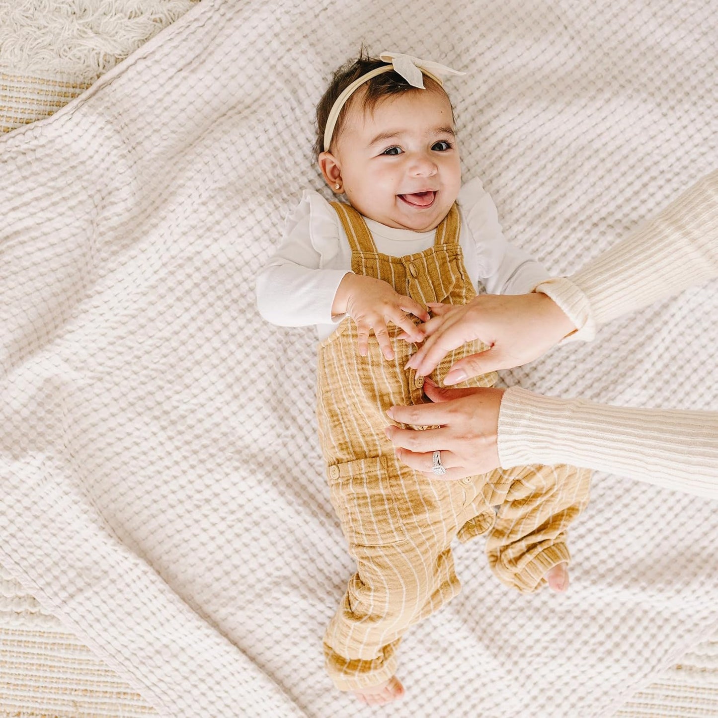 Konssy Waffle Baby Blanket - Soft & Cozy Nursery Swaddle Blanket, Lightweight Toddler Throw for Boys & Girls, Ideal for Wrapping (Oat)