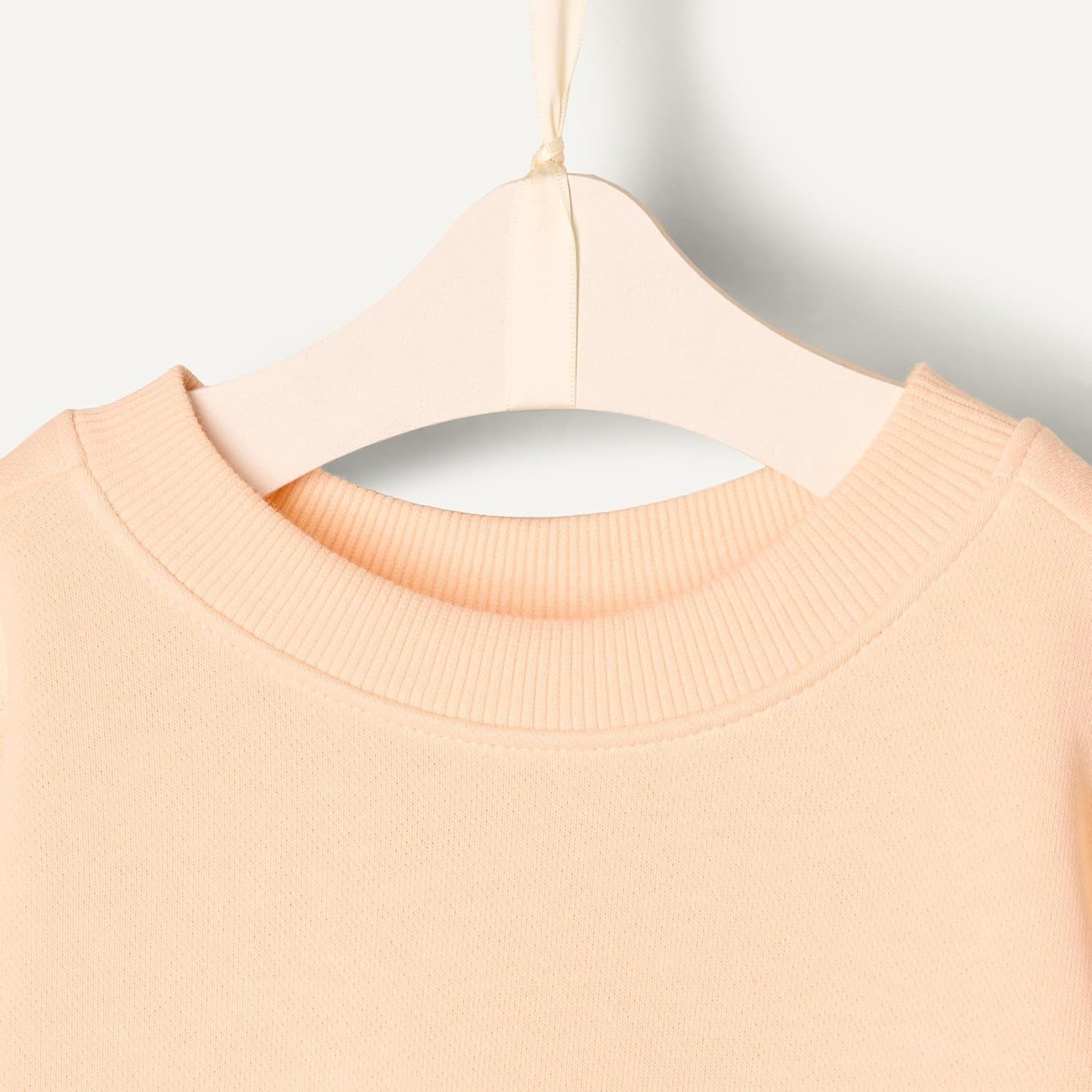 Amazon Essentials x Sofia Grainge Toddlers and Baby Girls' French Terry Sweatshirt Pant and Top Set
