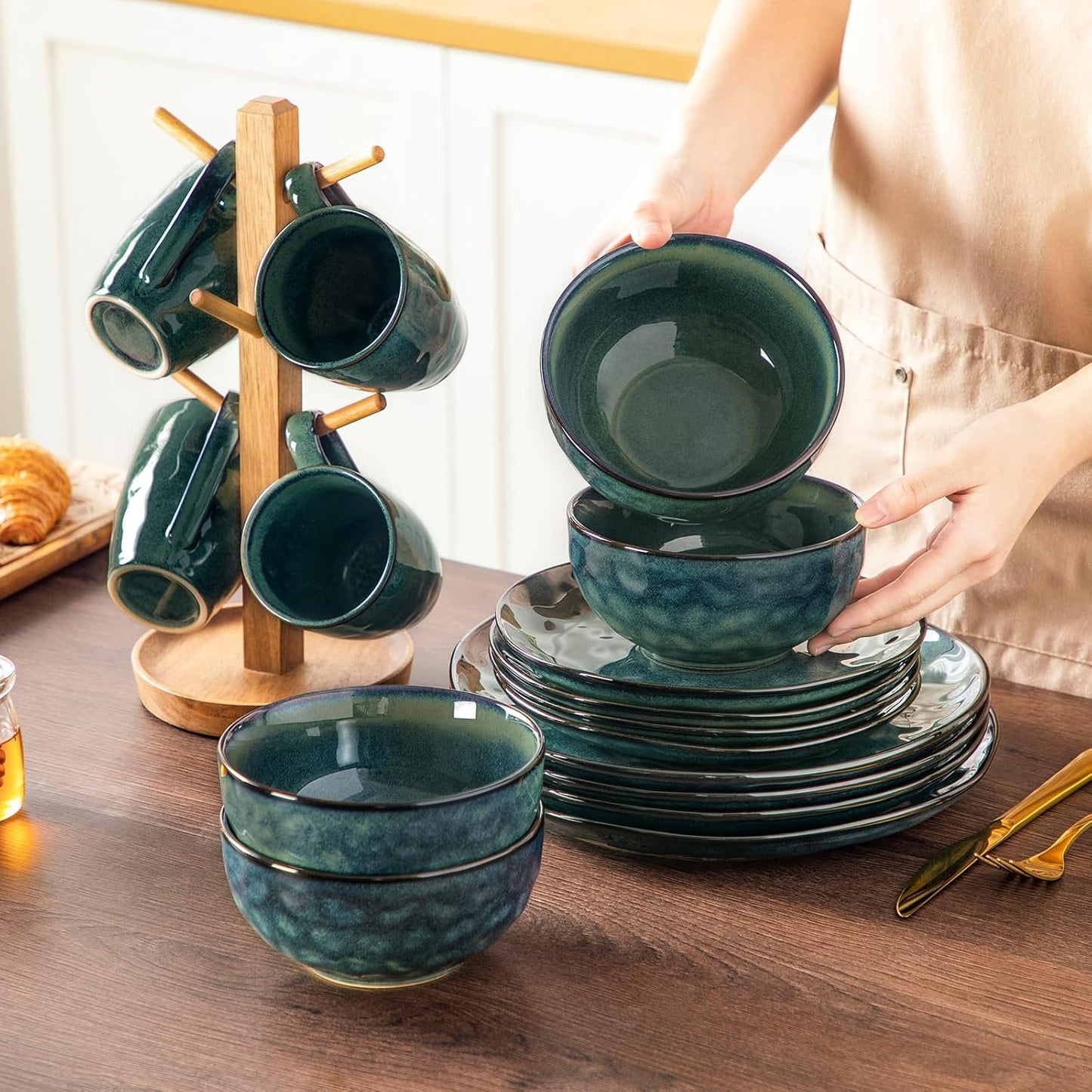 vancasso Ceramic Dinnerware Sets for 4, 16 Pieces Handmade Reactive Glaze Dishes Set, Elegant Stoneware Plates and Bowls Sets with Mugs, Dishwasher and Microwave Safe, Starry Green
