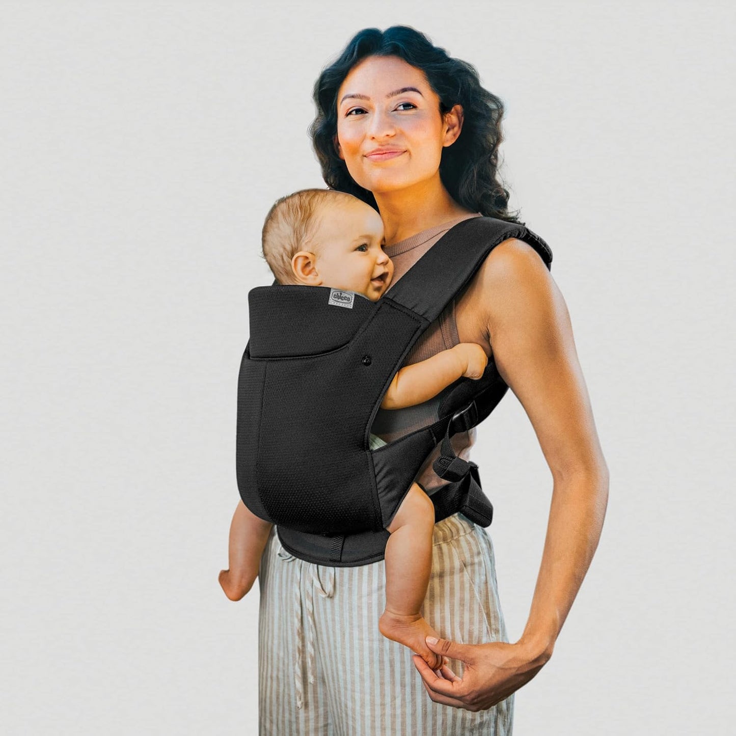 Chicco SnugSupport 4-in-1 Infant Carrier, Front and Back Carry Positions, Infant Backpack, Baby Carrier Newborn to Toddler, for Infants 7.5-33 lbs., Black/Black