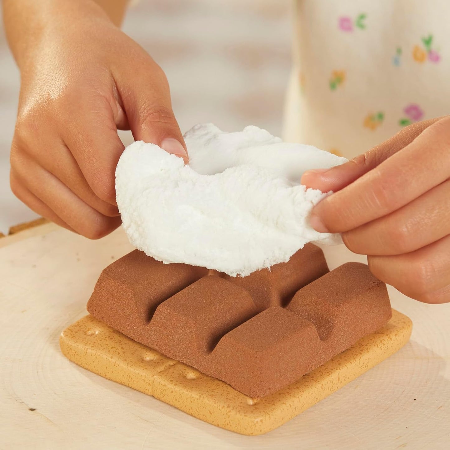 Little Tikes Creative Chefs Smores Kit with 8 Accessories, Pretend Play Cooking Set, for Boys and Girls Ages 3+ Years