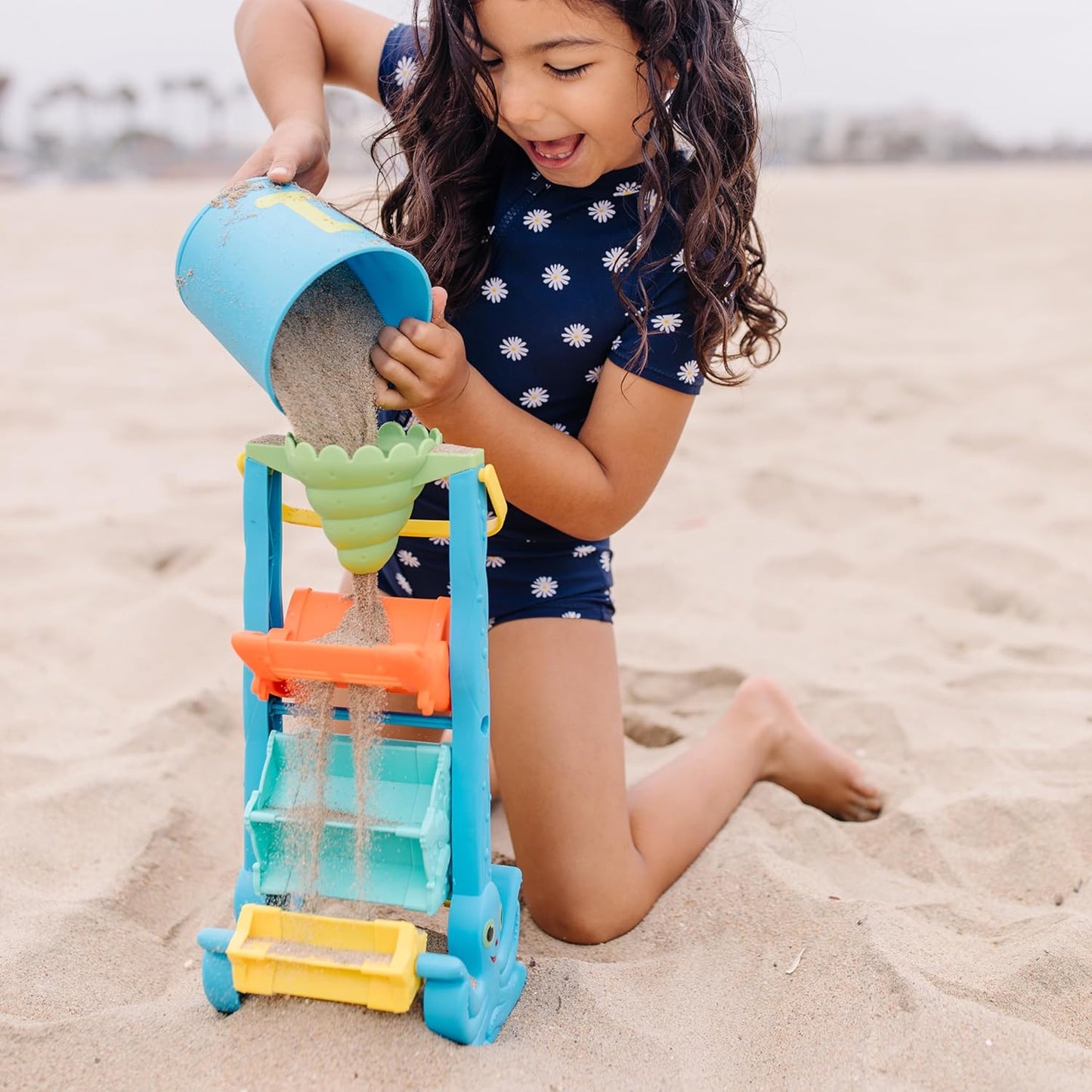 Melissa & Doug Seaside Sidekicks Funnel Fun Sand and Water Toy - Kids Outdoor Toys and Beach Toys for Toddlers, Encourages Sensory Play, Ages 2+
