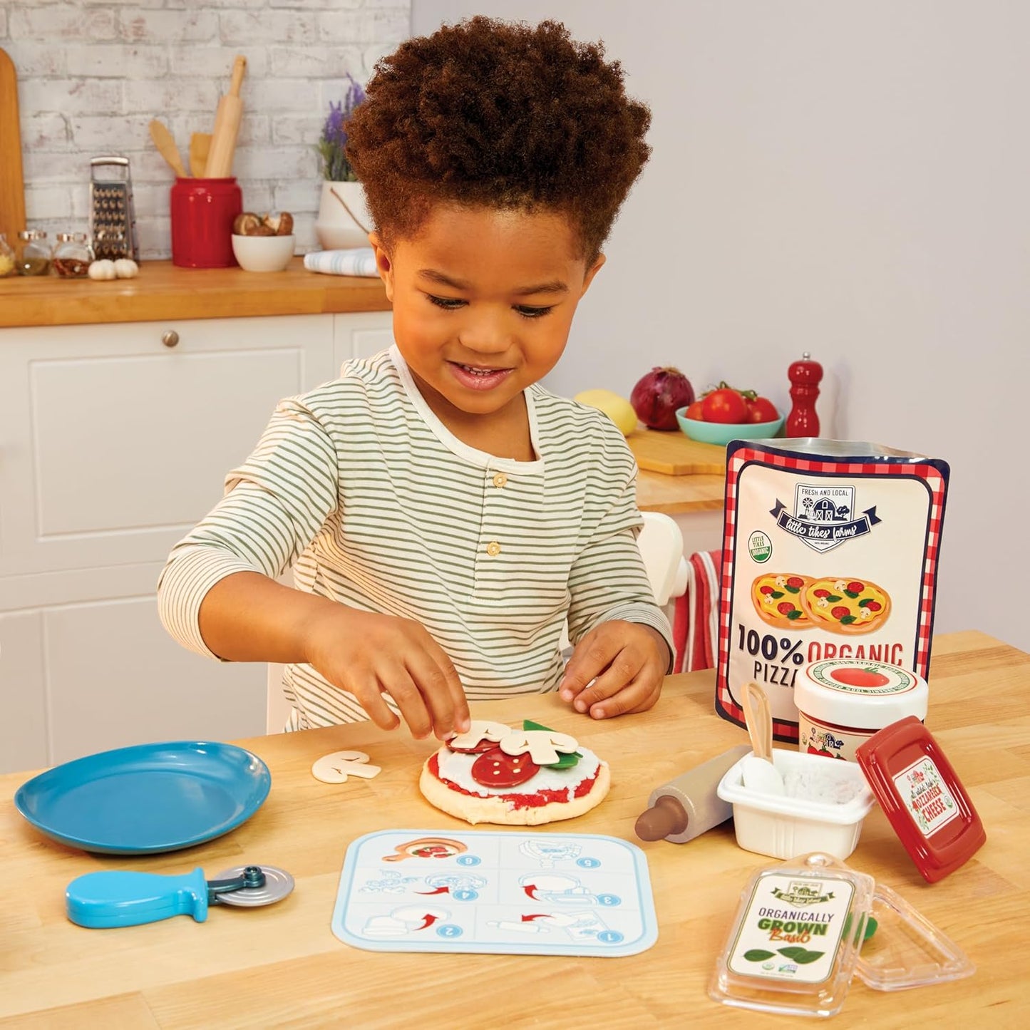 Little Tikes Creative Chefs Pizza Kit with Special Make-It Mix Play Sand, 18+ Accessories, Realistic Pretend Play Chef, Boys, Girls, Ages 3+