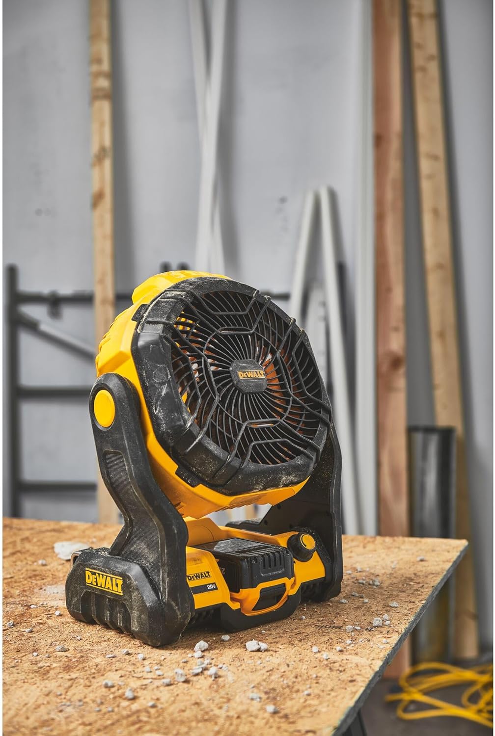 DEWALT 20V MAX Portable Fan, Battery Powered Rechargeable Cordless Shop Fan, Up to 4.5 Hrs Runtime, Variable Speed, 650 CFM, Tool Only (DCE512B)