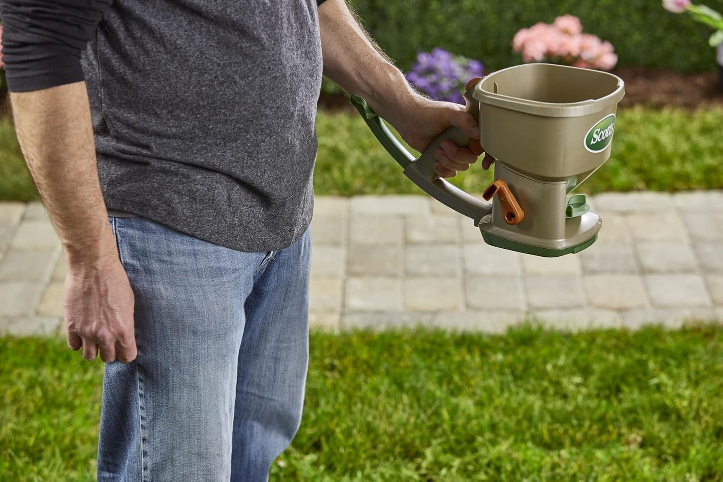 Scotts Whirl Hand-Powered Spreader for Grass Seed, Fertilizer, Salt, Ice Melt, Handheld Spreader Holds up to 1,500 sq. ft. Product