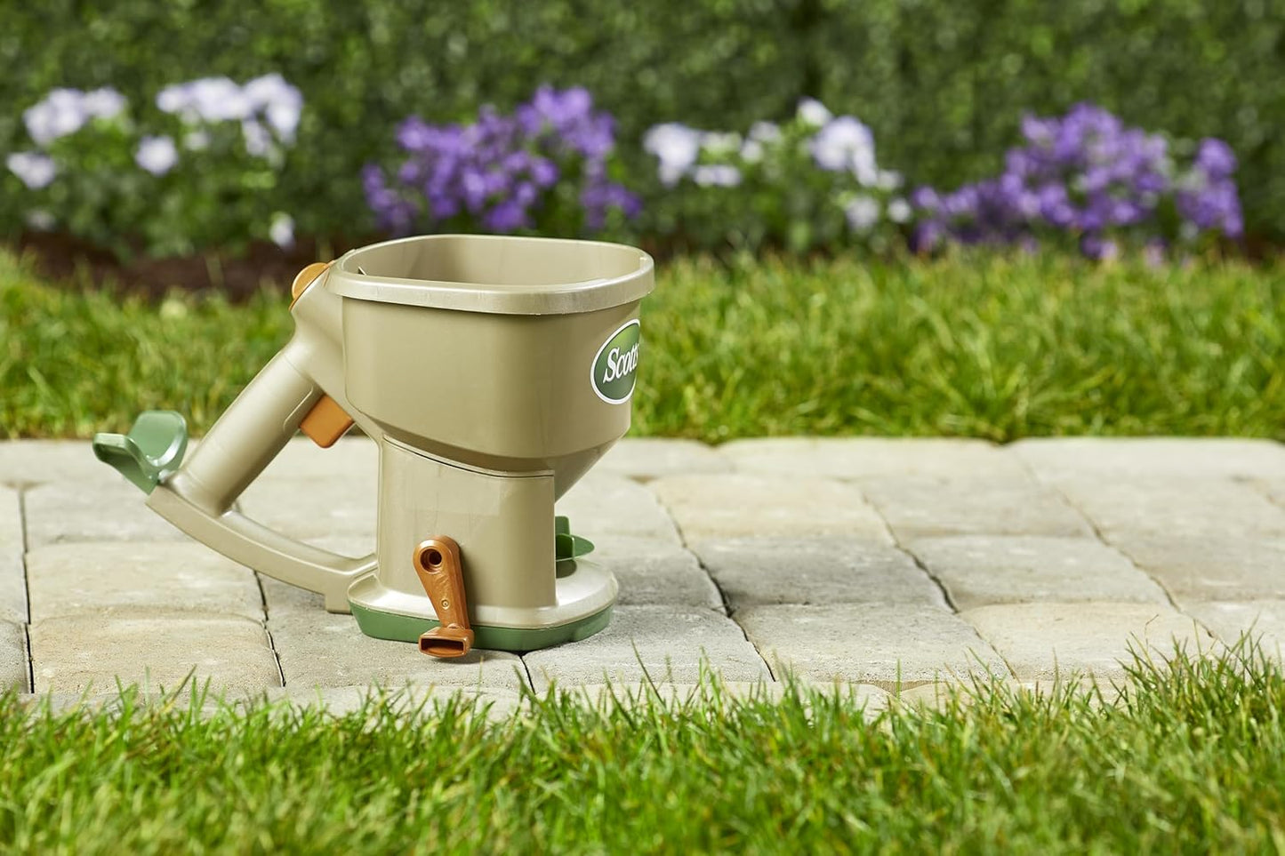 Scotts Whirl Hand-Powered Spreader for Grass Seed, Fertilizer, Salt, Ice Melt, Handheld Spreader Holds up to 1,500 sq. ft. Product