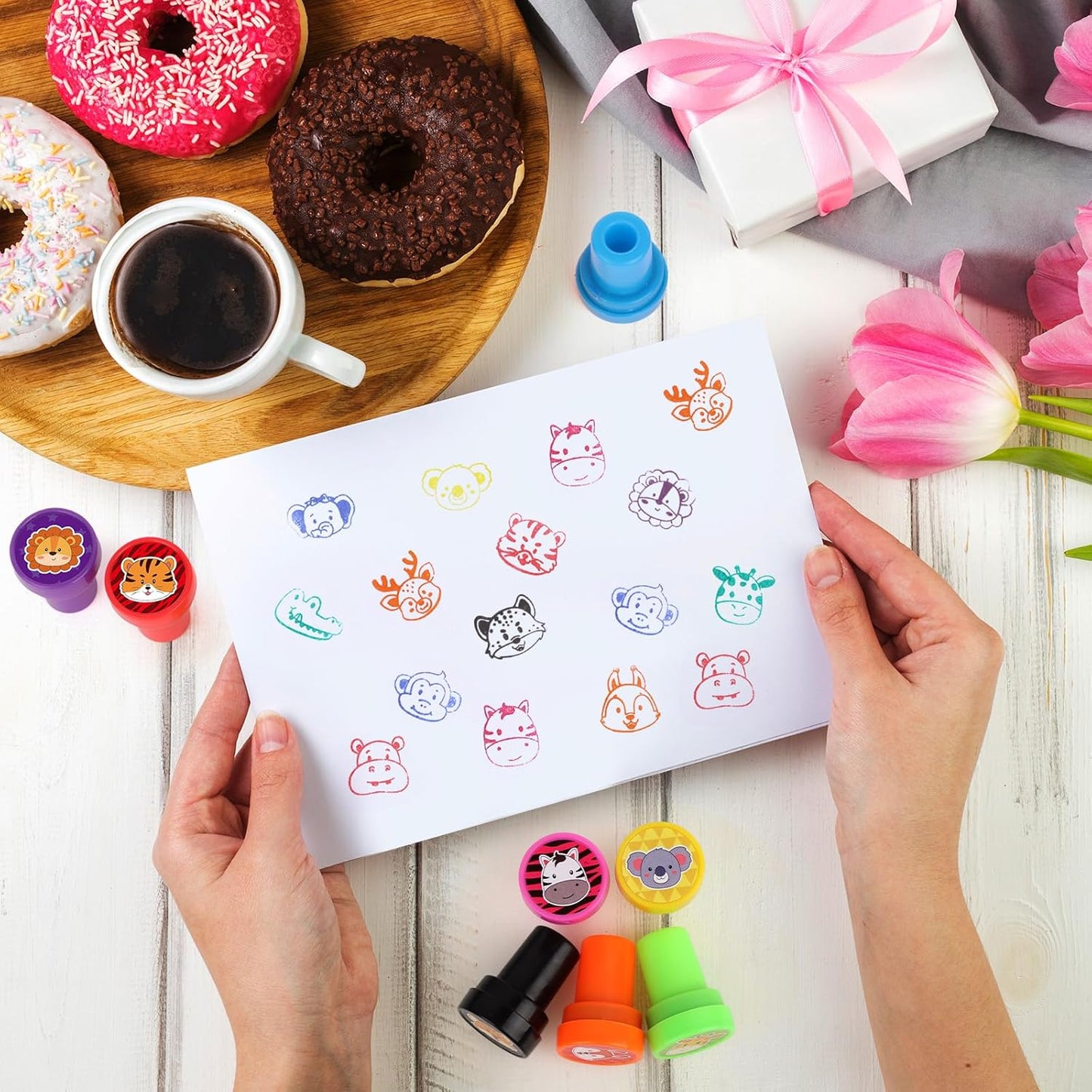 Hxezoc 24 Pieces Safari Animal Print Stamp, Mini Colorful Self Inking Jungle Animal Stamps Party Favors Assorted Stamp Set for Classroom Party Educational Learning Activities Supplies