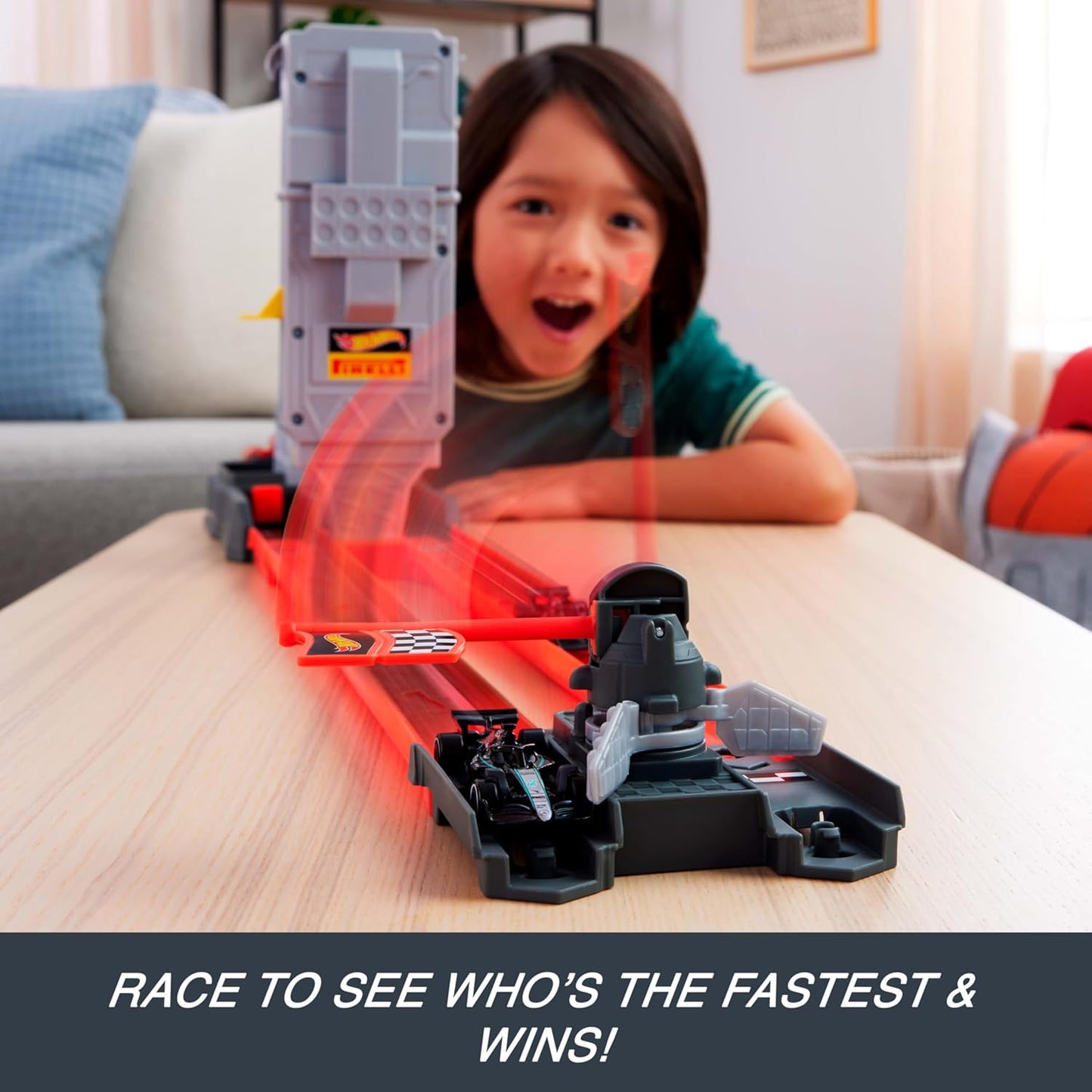 Hot Wheels Racing Formula 1 Toy Car Track Set, Race the 2 1:64 Scale Die-Cast Officially Licensed F1 Vehicles on Side-By-Side Track, Grid Start