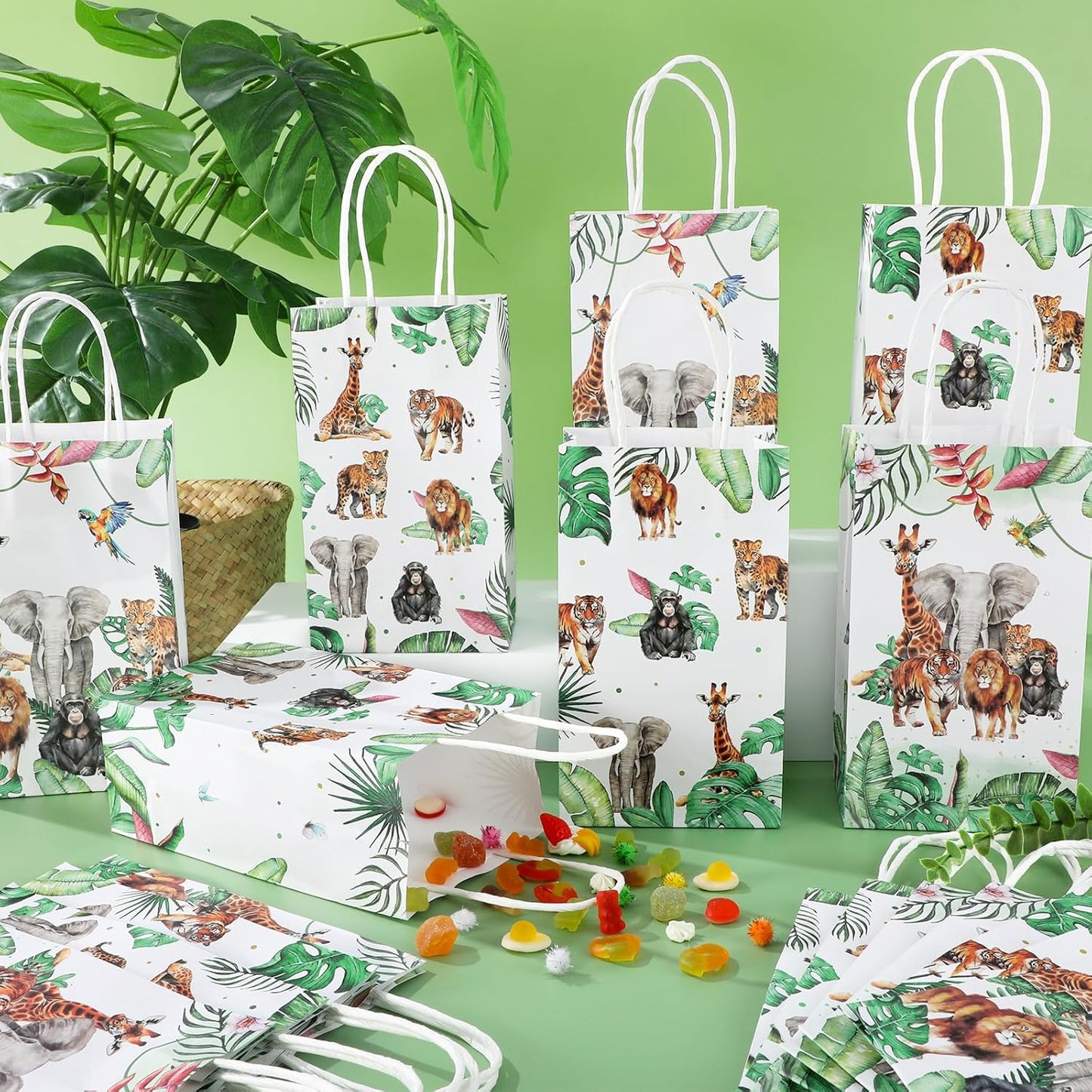 24Pcs Jungle Birthday Party Favor Bags Safari Animals Themed Party Decorations Jungle Wild Theme Treat Bags Zoo Animals Gift Goodie Bag for Forest Wildlife Animal Gold Safari Zoo Birthday Supplies