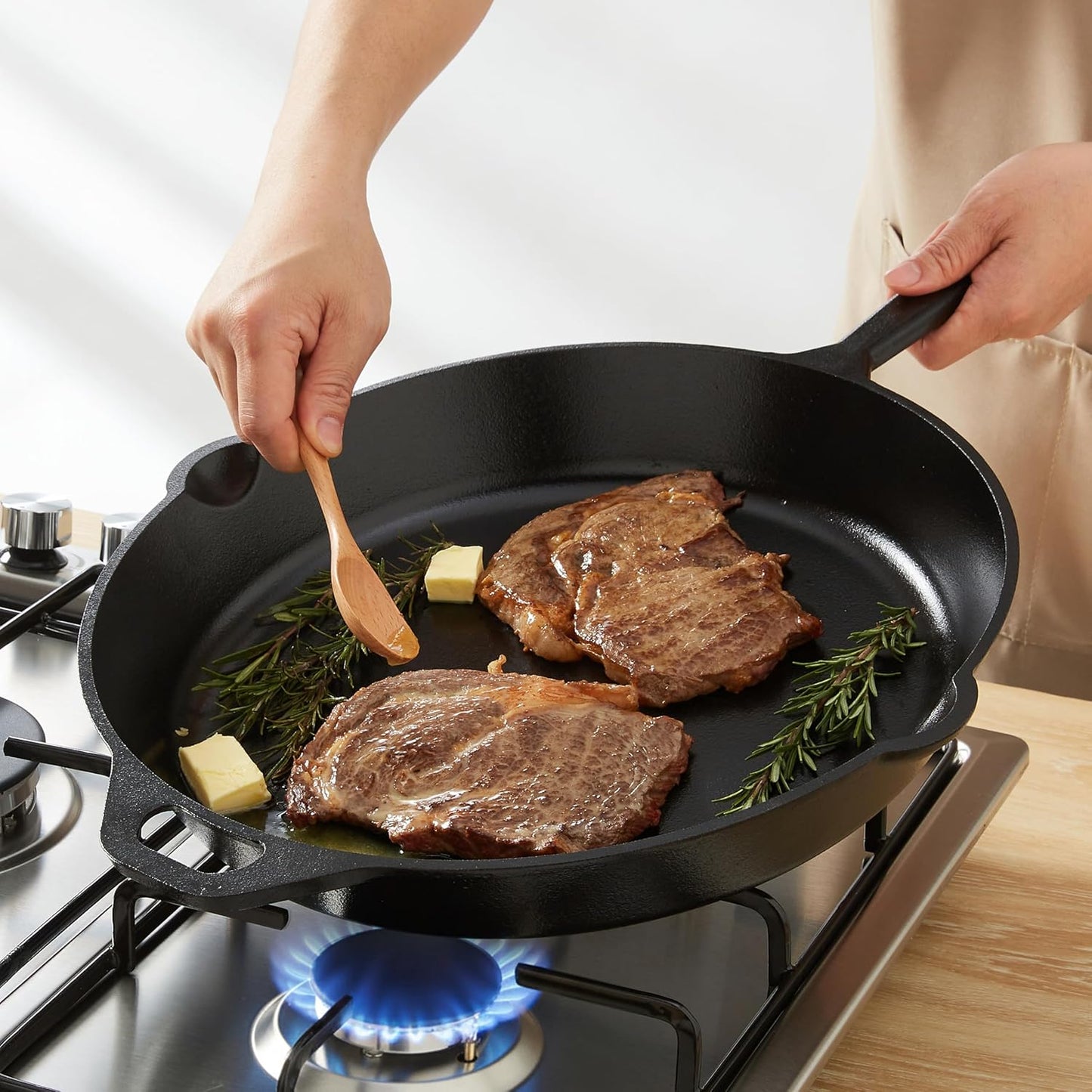Amazon Basics Pre-Seasoned Cast Iron Skillet, Oven Safe, Even Heating, Heat Distribution, Stove Compatible, Heavy-Duty, 15-Inch, Black