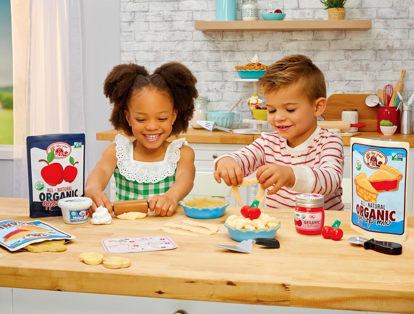 Little Tikes Creative Chefs Pie Kit with Make-It Mix Play Sand, 22 Accessories, Ages 3+