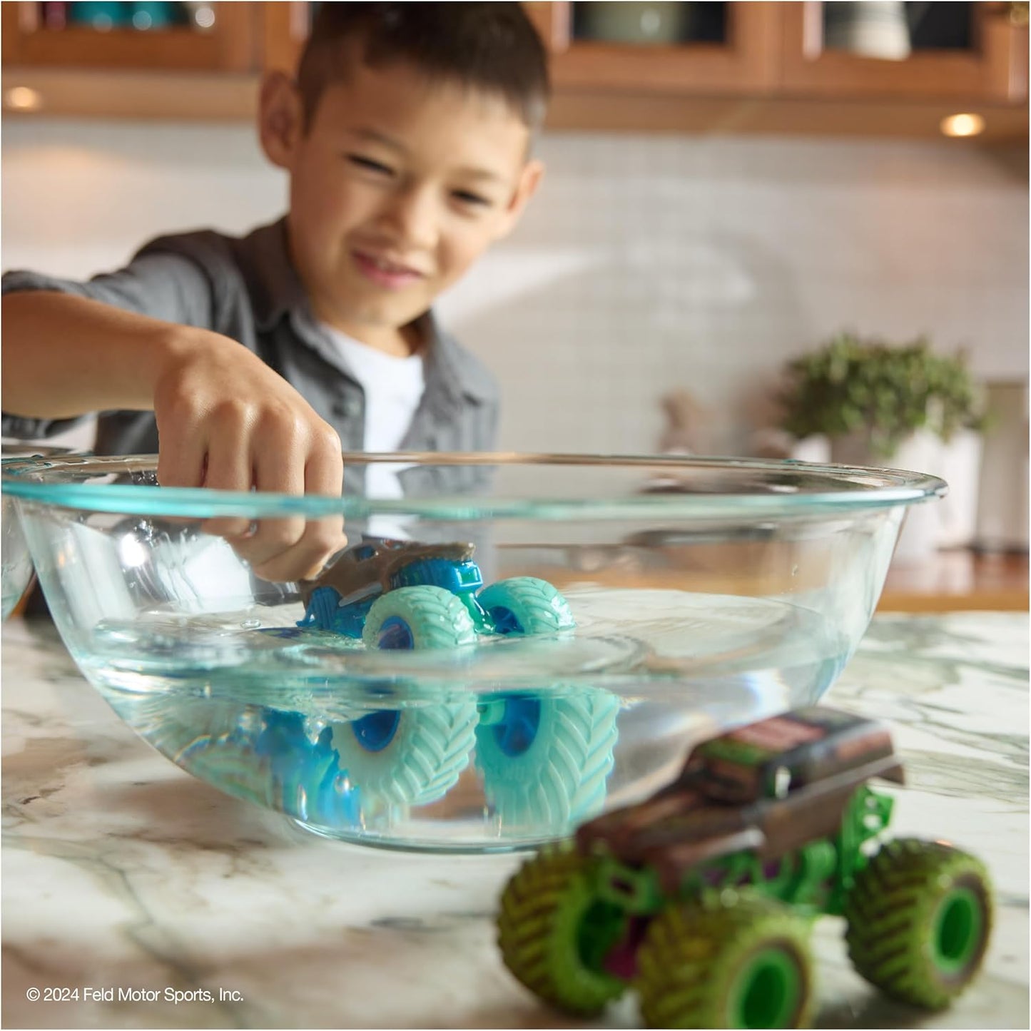 Monster Jam Mud Blasters, Grave Digger and Megalodon Color Changing Trucks 2-Pack, 1:64 Die Cast Vehicle, Kids Toys for Boys and Girls 3 and Up