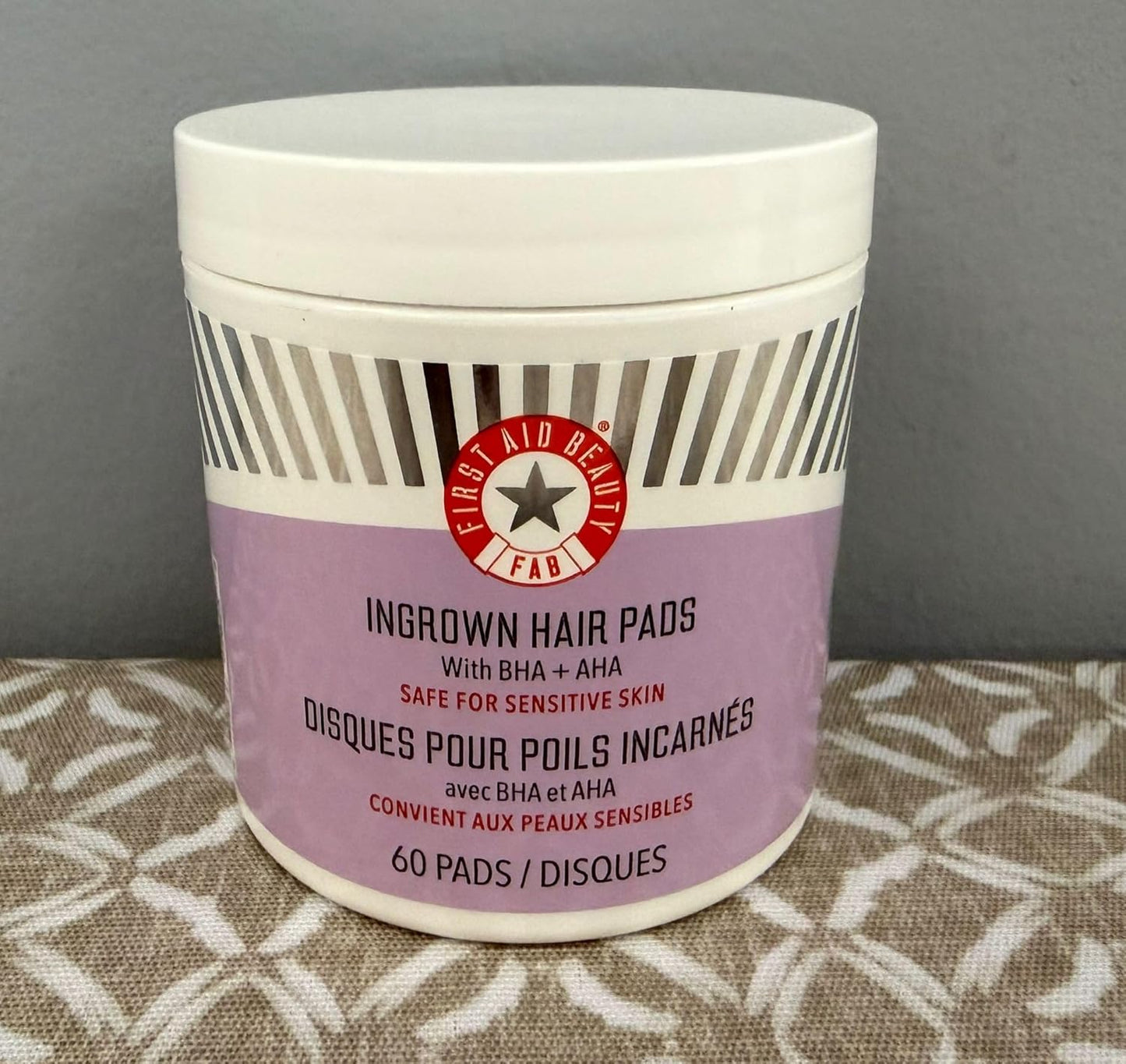 First Aid Beauty - Ingrown Hair Pads with BHA + AHA - Aftershave Treatment Pads to Help Prevent Razor Bumps for Men & Women - Exfoliate Underarms & Bikini Area - Compostable for Daily Use - 60 Pads