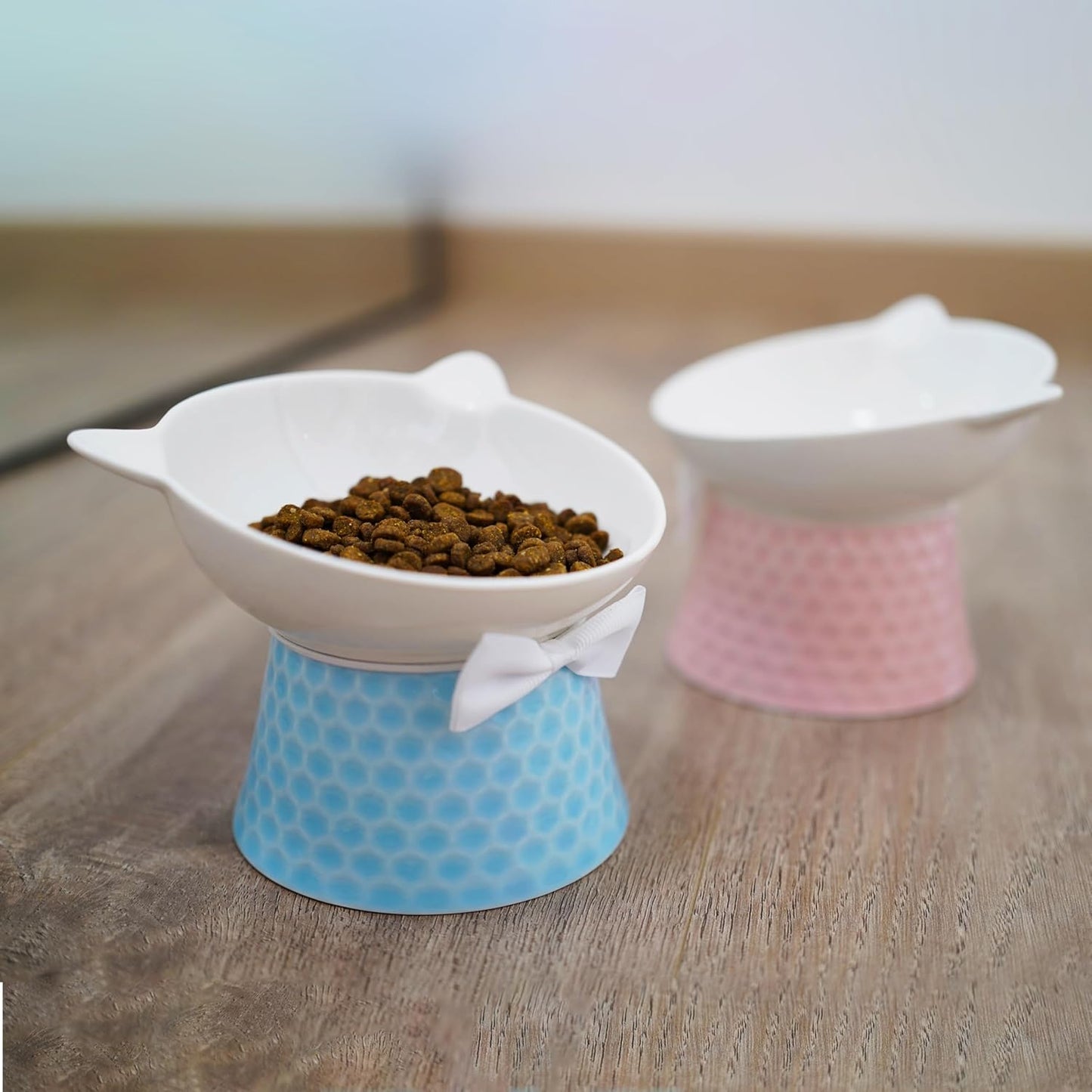 Ceramic Elevated Cat Bowl, Tilted Raised Pet Dish for Indoor Cats, Anti-Vomit & Whisker Friendly Cat Food Bowl, Cute One-Piece Stand, Microwave & Dishwasher Safe