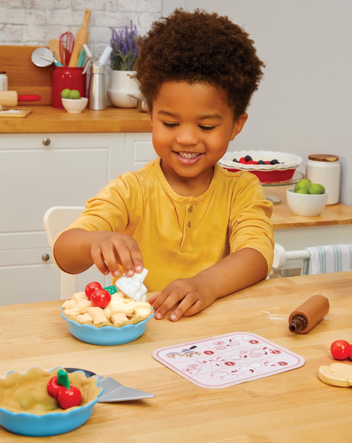 Little Tikes Creative Chefs Pie Kit with Make-It Mix Play Sand, 22 Accessories, Ages 3+