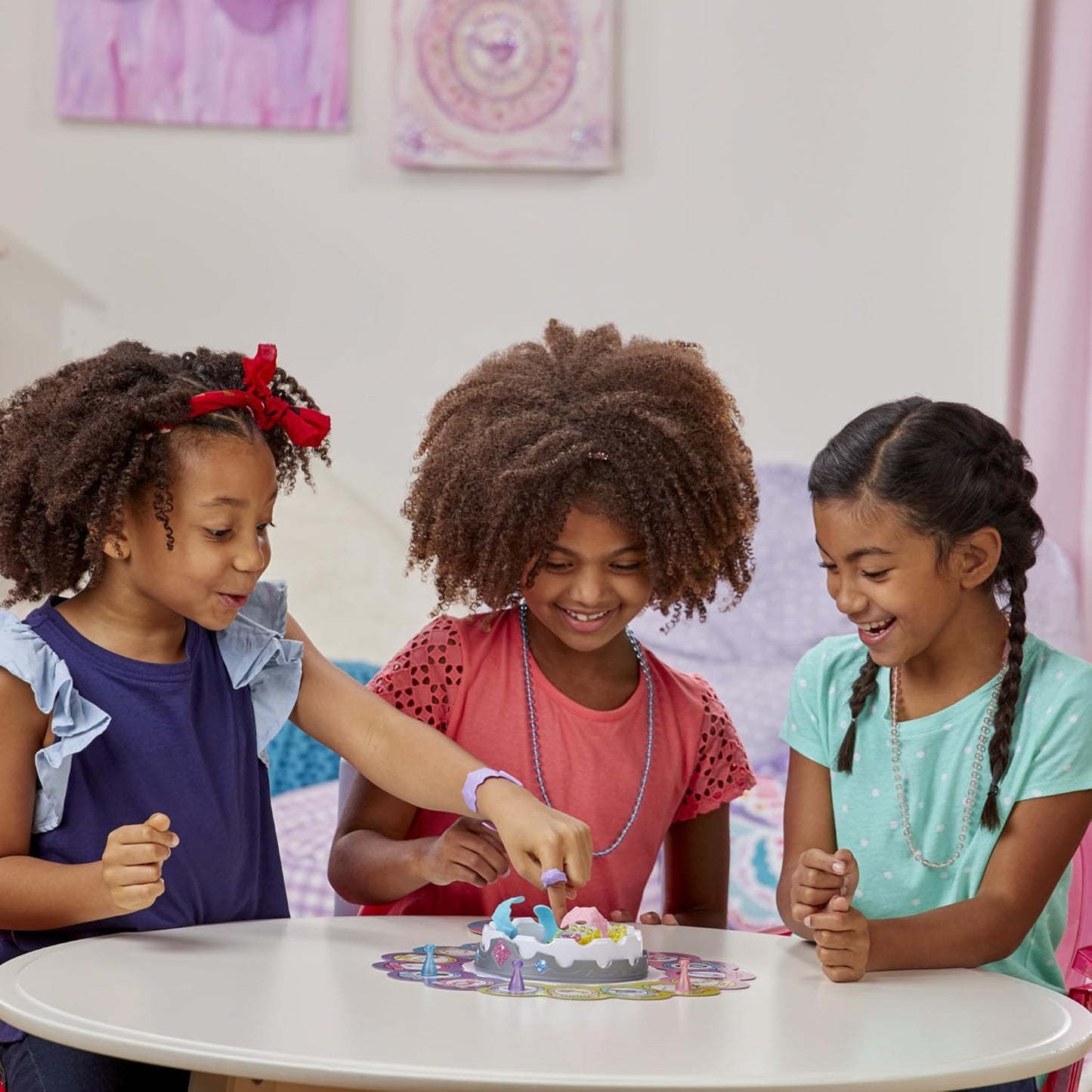 Pretty Pretty Princess Board Game, Classic Jewelry Dress-Up Games for Kids, Family Games for 2-4 Players, Kids Board Games, Ages 5 and Up