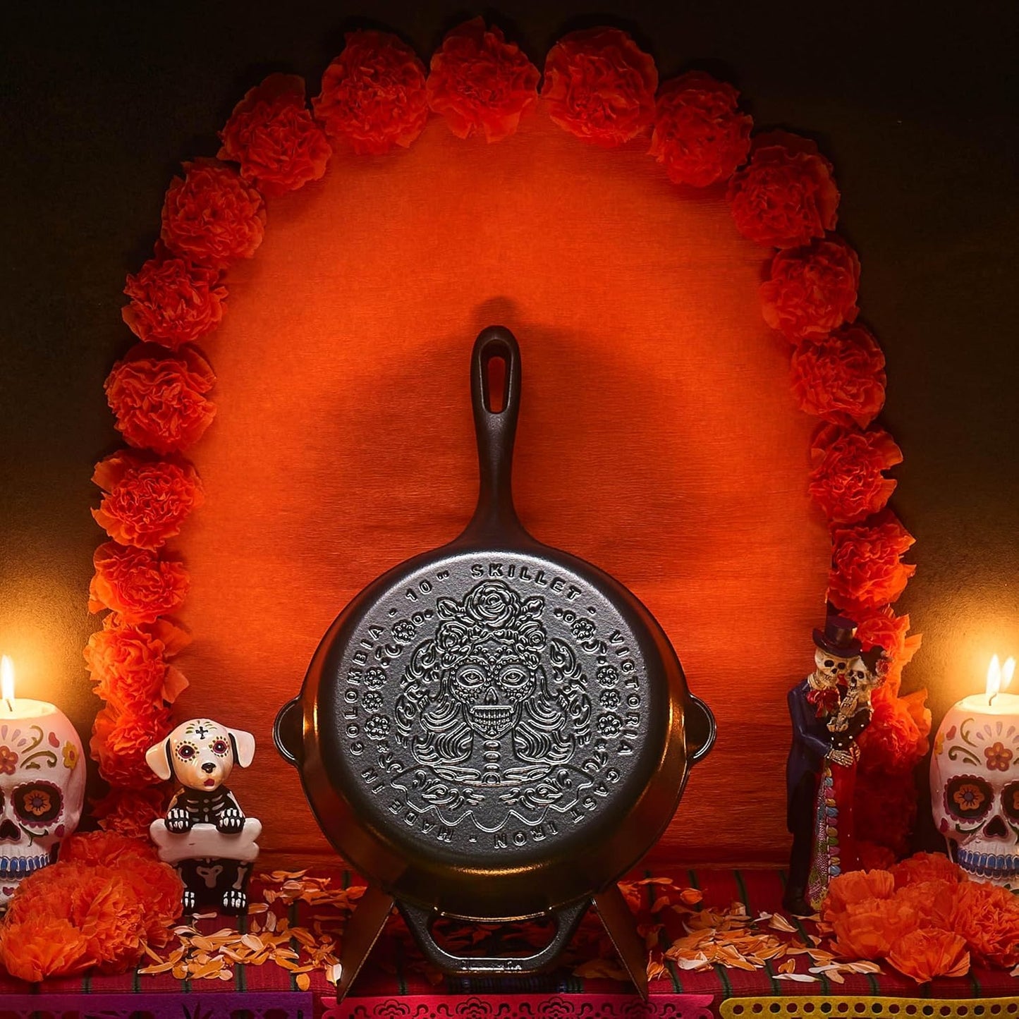 Victoria 10-Inch Day of the Dead La Catrina Cast Iron Skillet, Dia de los Muertos Seasoned Cast Iron Frying Pan with Long Handle, Made in Colombia