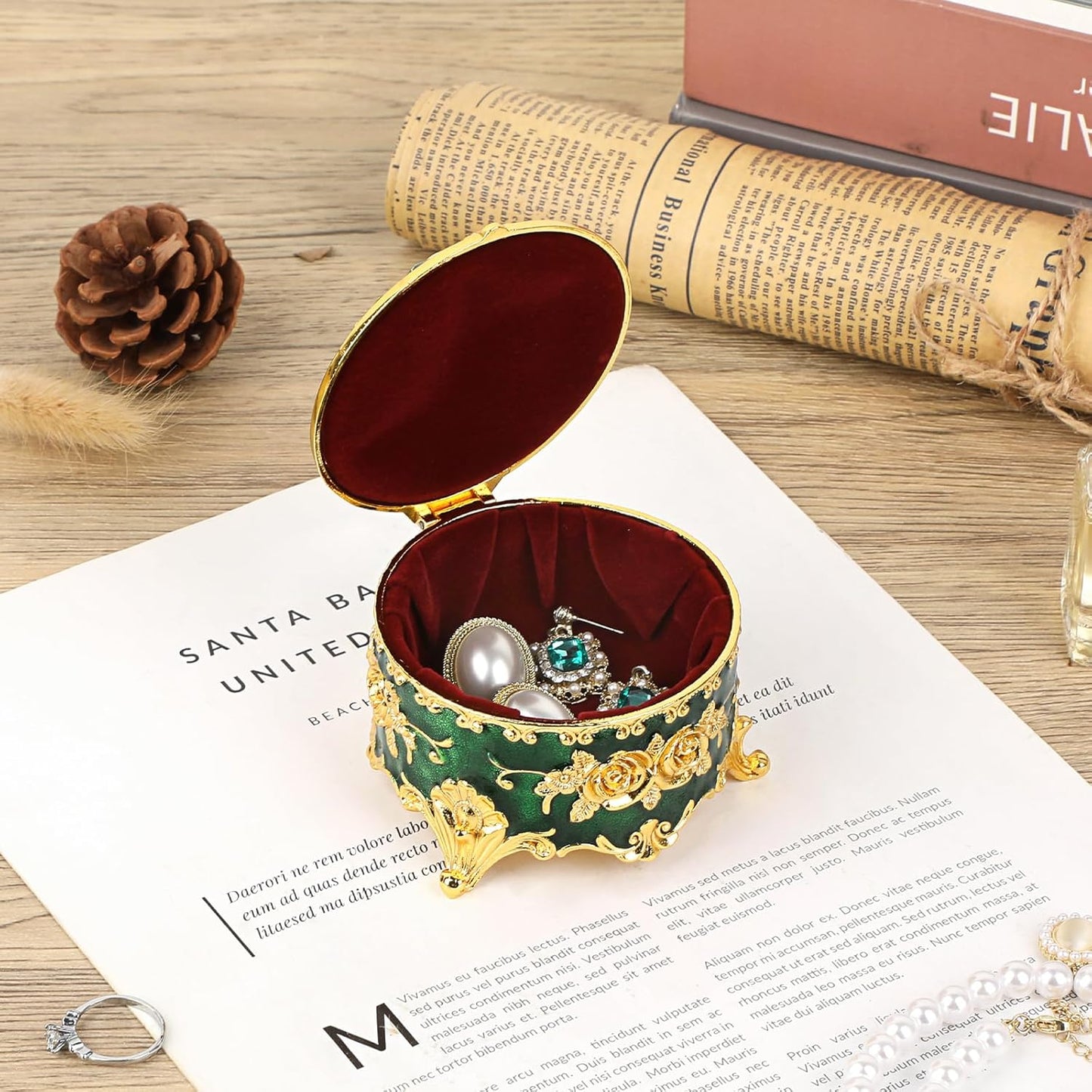 Hipiwe Vintage Jewelry Box Small Trinket Storage Organizer Box Gold Metal Chest Ring Case Treasure Chest Round Keepsake Boxes for Earrings Necklace Gift for Women,Green