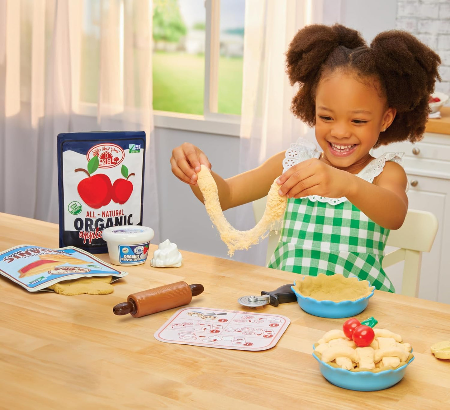 Little Tikes Creative Chefs Pie Kit with Make-It Mix Play Sand, 22 Accessories, Ages 3+